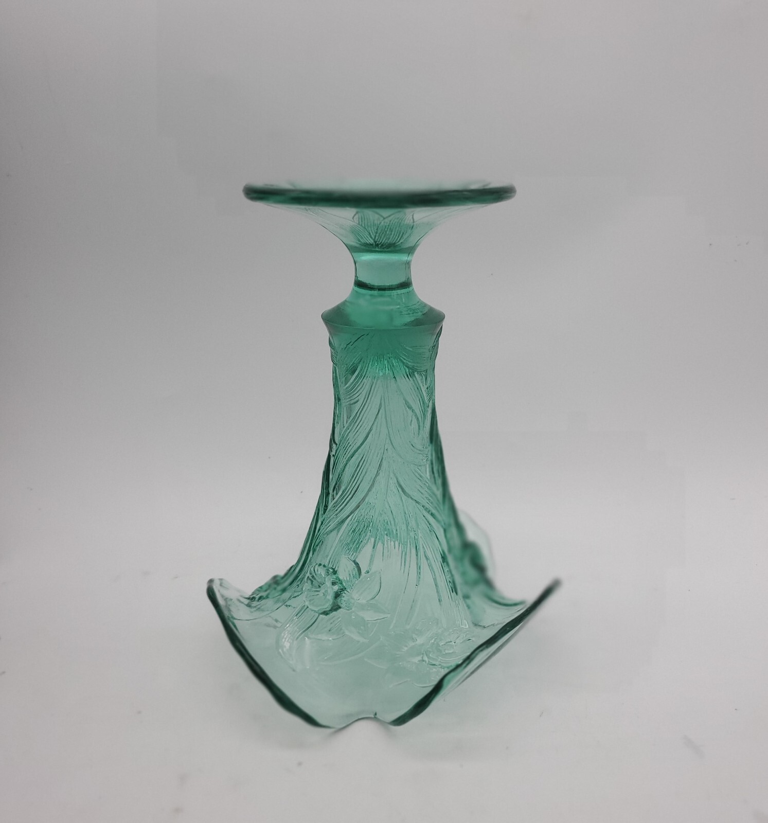 Fenton Daffodil Sea Mist Green Glass Ruffled Footed Vase 7.25″H Vintage Rare