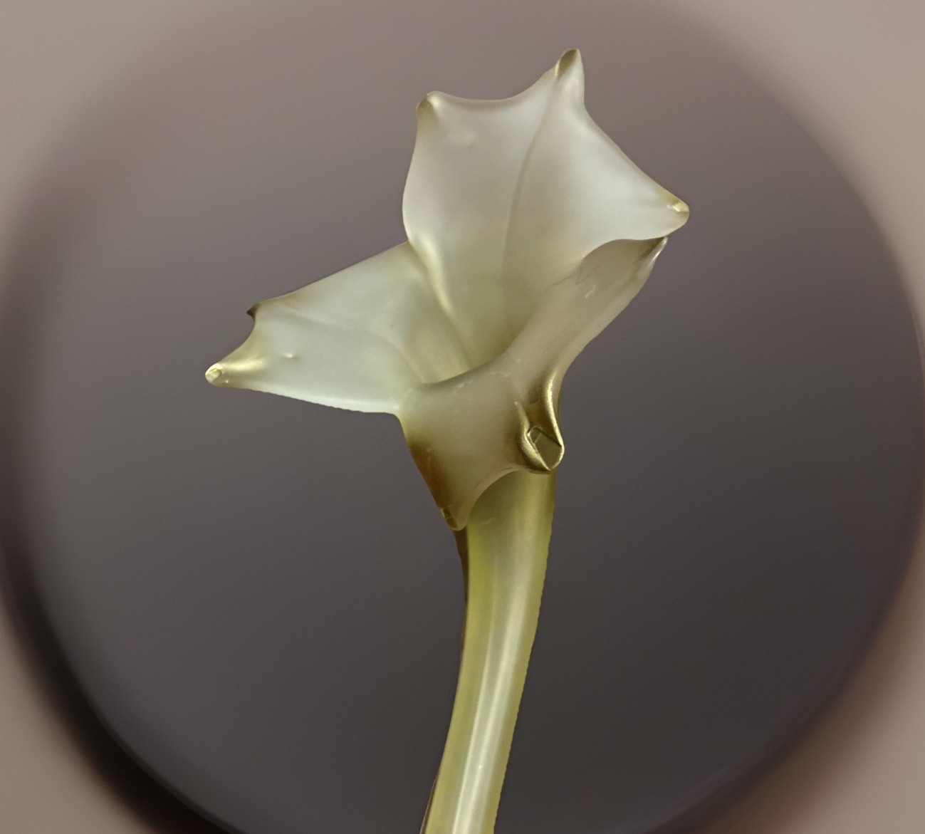 Vintage Murano Style Hand-Blown Frosted Glass Calla Lily Flower Champagne white