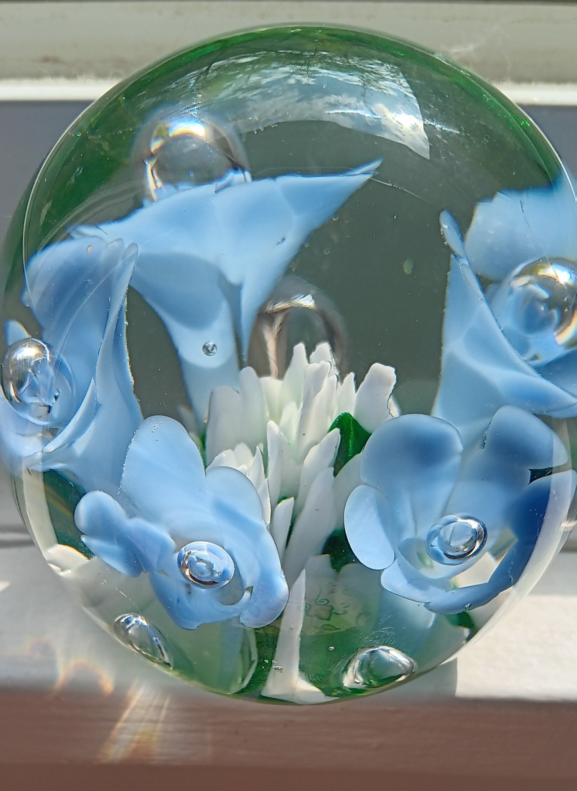 St. Clair – Blue Trumpet Flowers Art Glass Paperweight 1978 Controlled Bubbles
