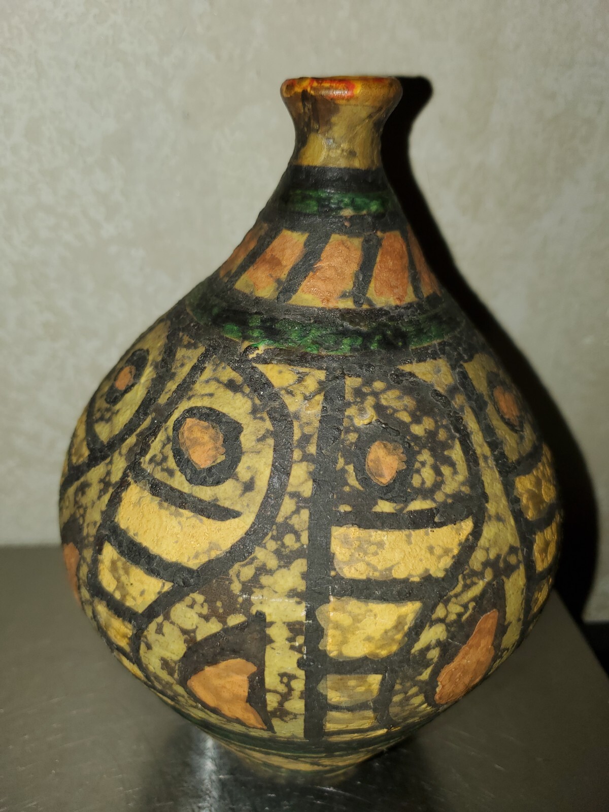 STUNNING! VINTAGE ITALY ART POTTERY ORANGE YELLOW GREEN BLACK 8″ VASE. AS IS!