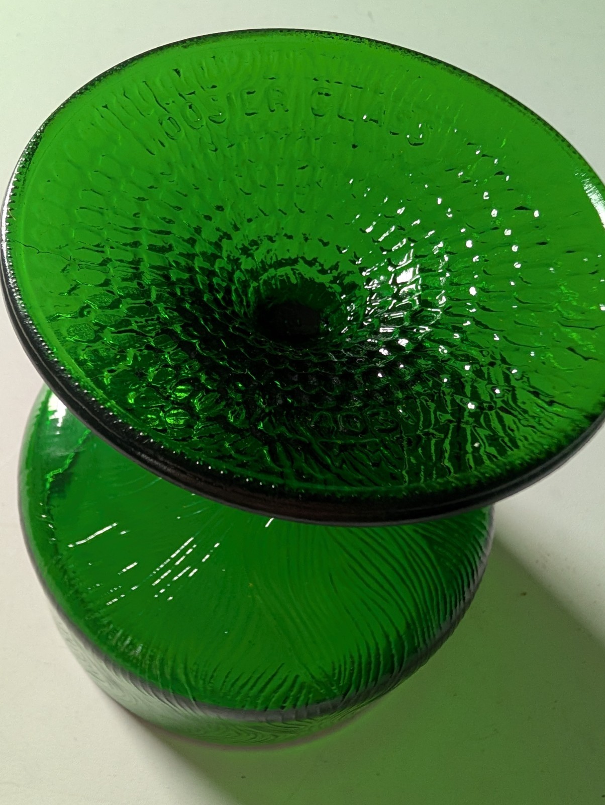 VINTAGE HOOSIER GLASS EMERALD GREEN PEDESTAL COMPOTE SWIRL RIBBED CANDY DISH
