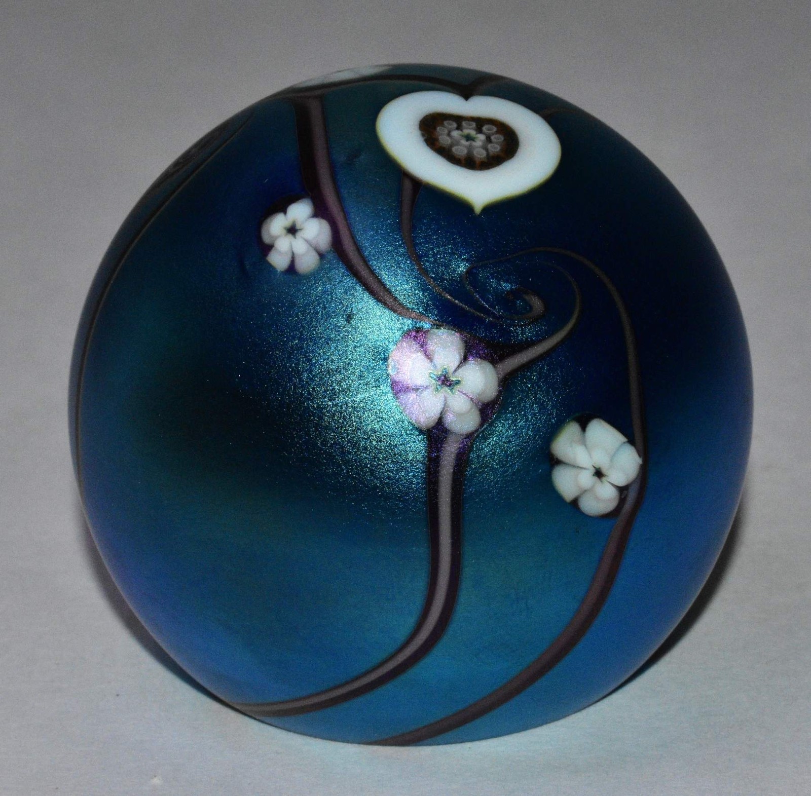 1982 Orient & Flume HEART FLOWERS Paperweight Iridescent Blue 2 1/8″