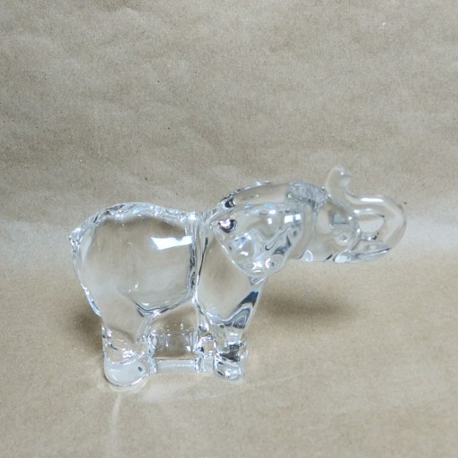 Vintage Villeroy Boch 5″ Crystal Clear Trunk Up Elephant Figurine Paperweight