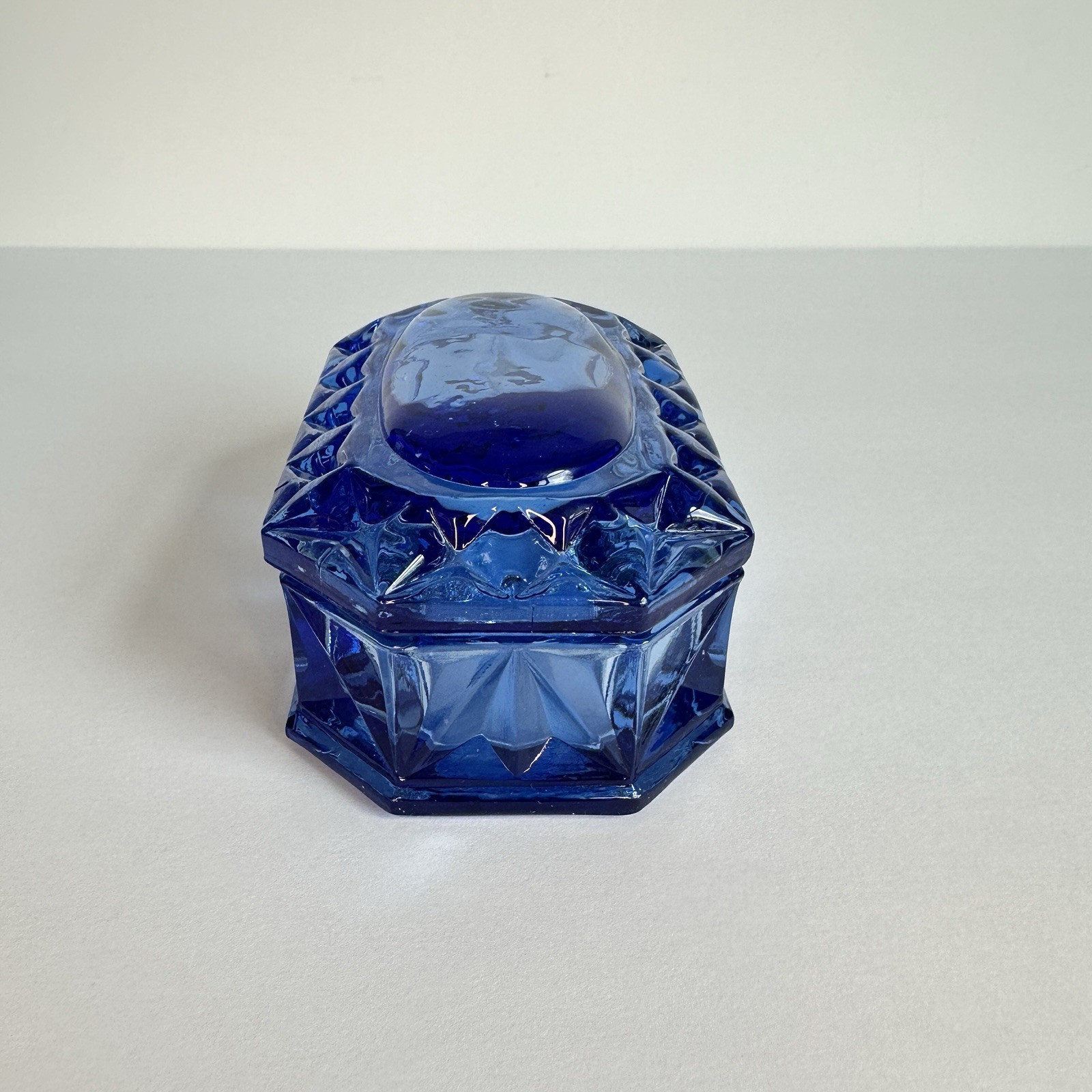 Fenton Intl. Art Glass Cottage Blue Trinket Box. Beautiful Condition! Faceted
