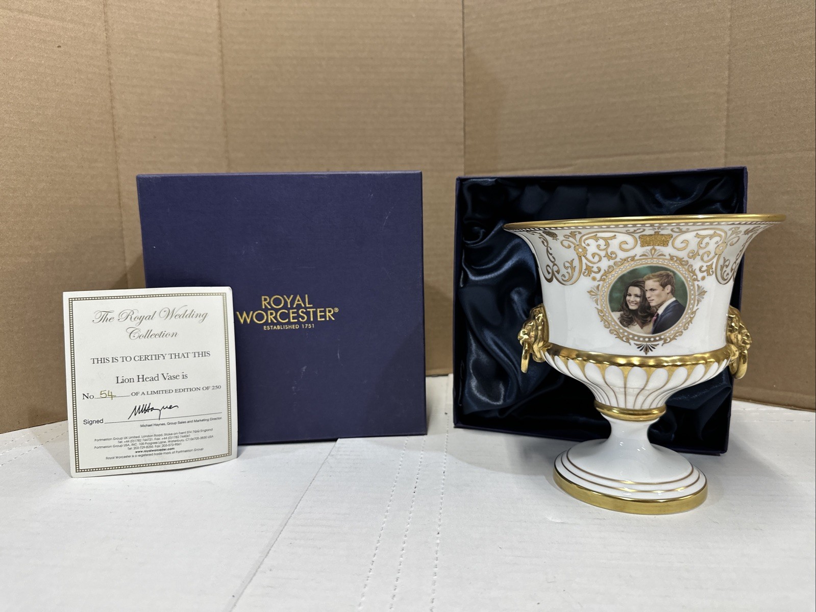 Royal Worcester Lion Head Vase Limited Edition Royal Wedding – 54 Of 250