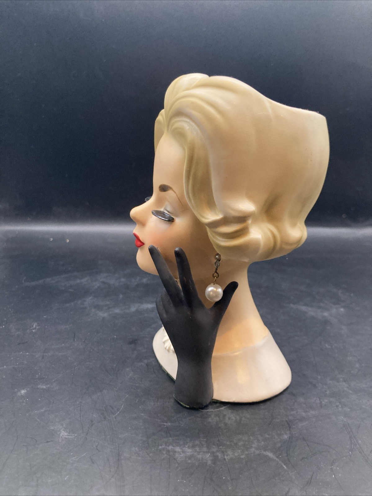 VINTAGE EHTF 7-1/4″ NAPCOWARE C6429 GRAY GLOVED LADY HEAD VASE