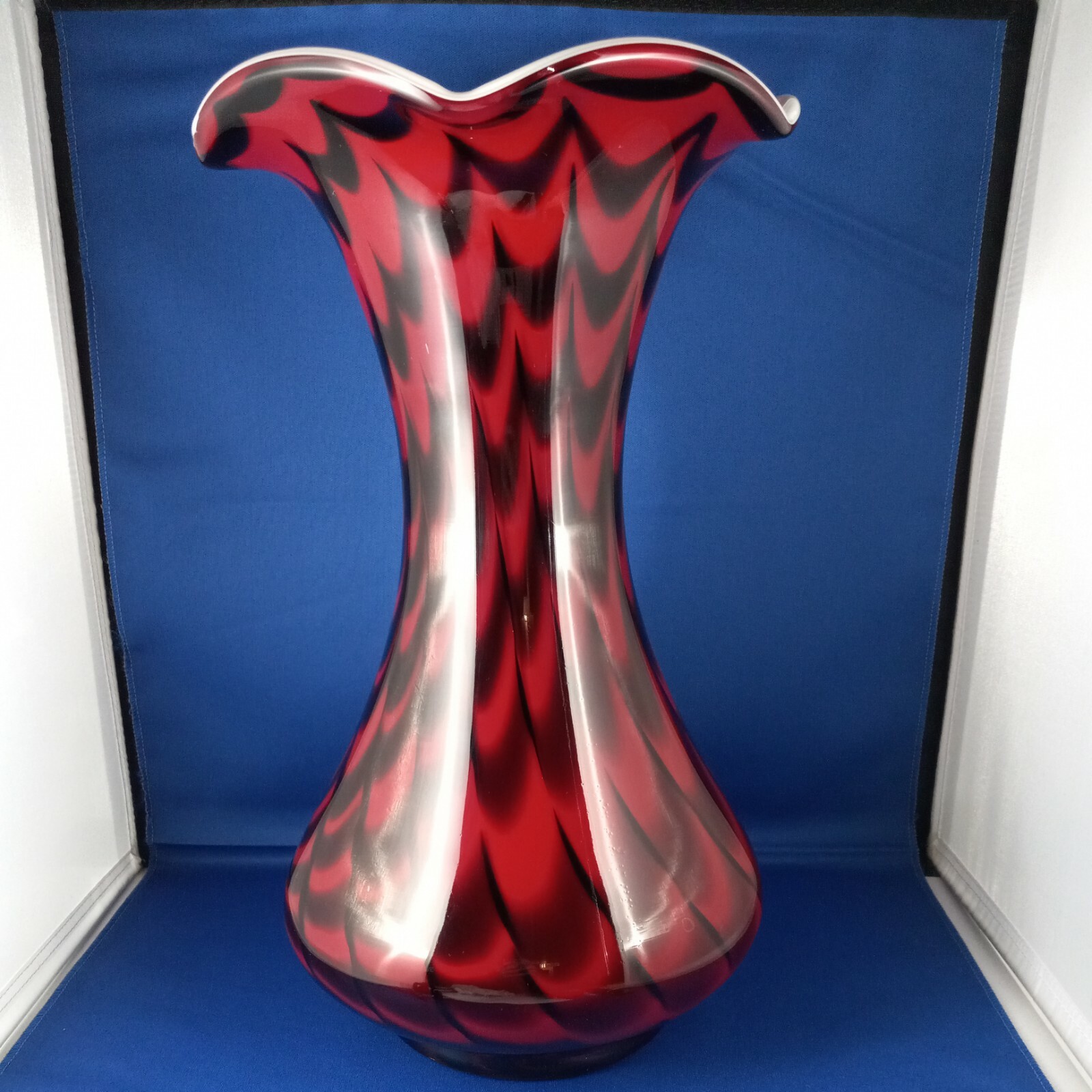 Large Hand blown art glass vase in black and red