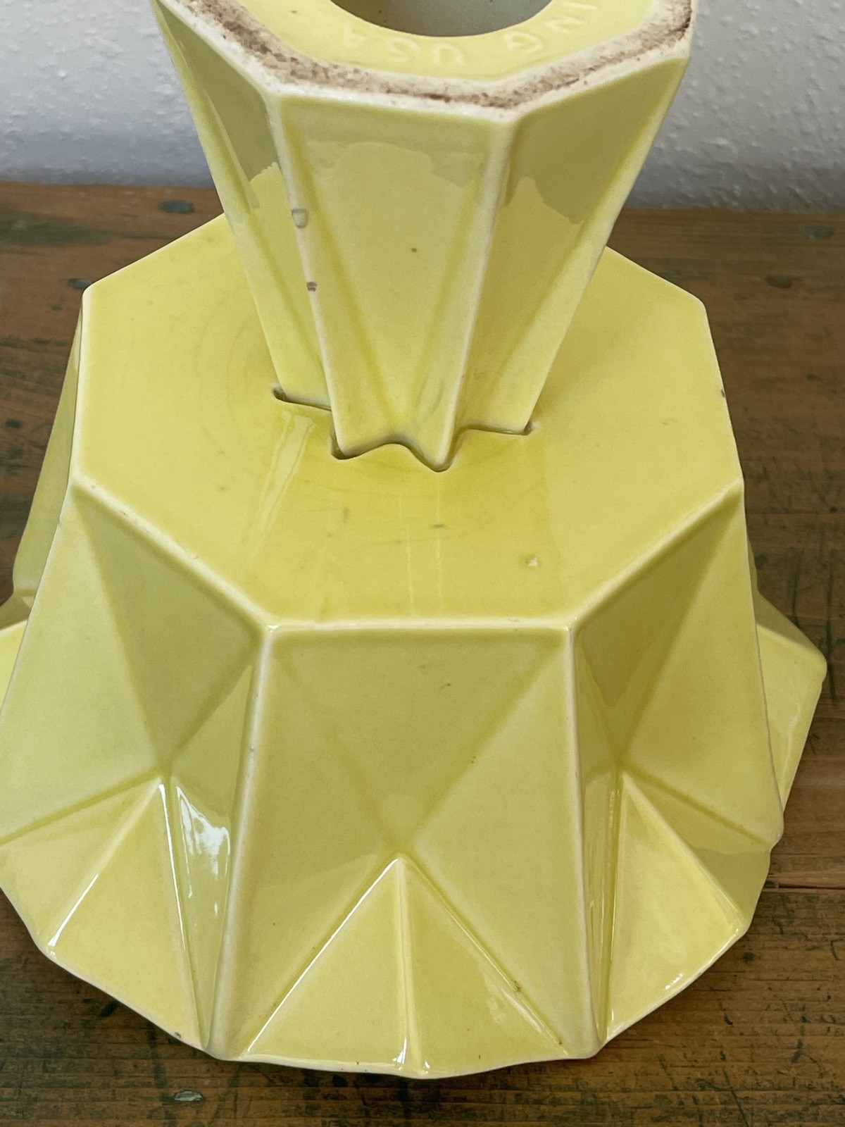 MCM RED WING POTTERY PRISMATIQUE GEOMETRIC PEDESTAL PLANTER YELLOW & WHITE 6.5″