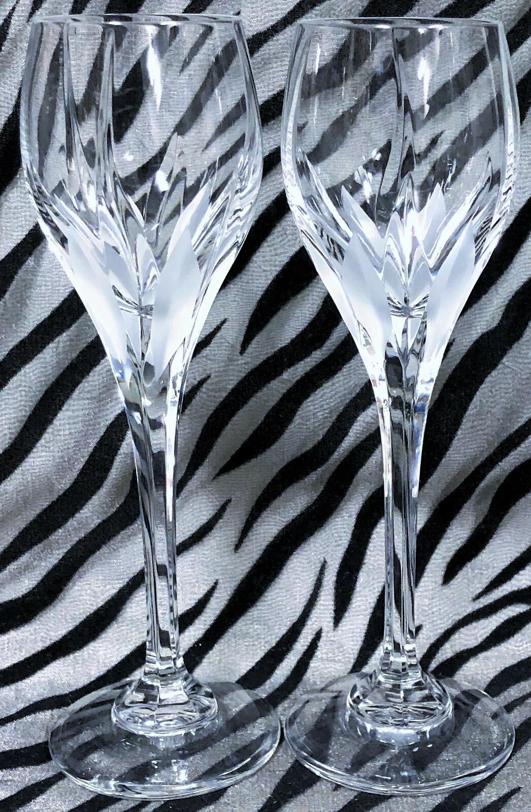 2 Mikasa FLAME D’AMORE Clear Cut Crystal w/Frosted Swirls Cordial Glasses 7 in.