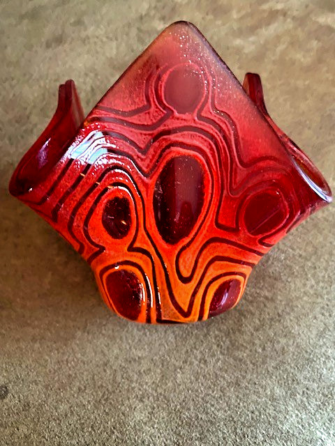 Vintage Art Glass Handkerchief Vase in Orange and Red /Mid Century Modern. MINT!