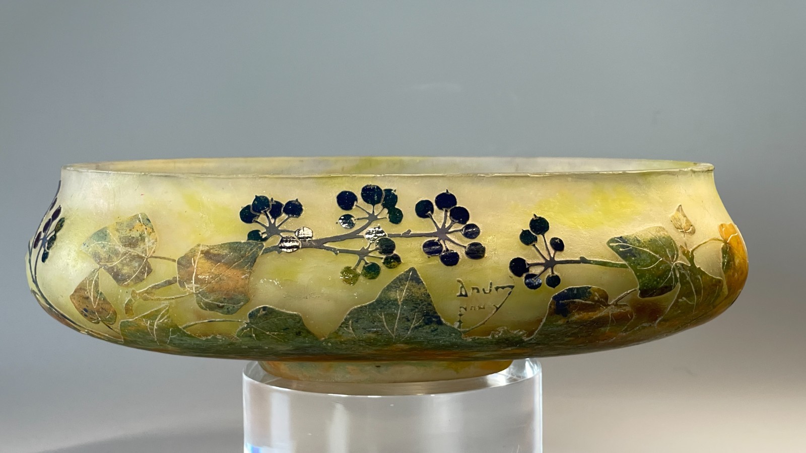 Daum, Nancy. “Lierre”, a large oval bowl. 1910 circa