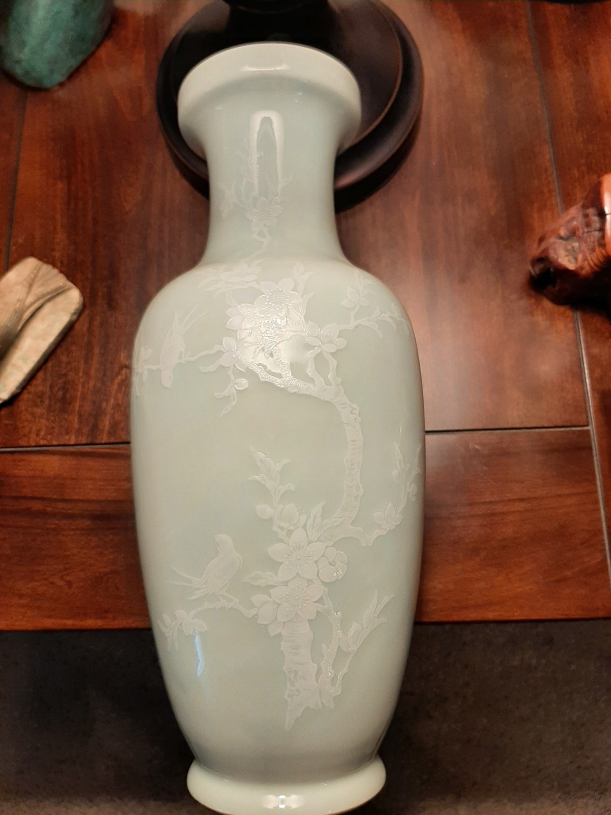 VINTAGE CELEDON ORIENTAL ETCHED VASE 13 INCHES TALL. EXCELLENT CONDITION!!