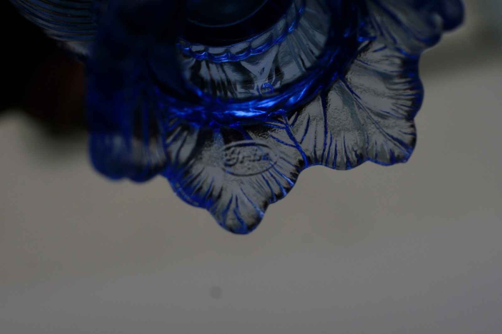Vintage 4 1/4 Inch Fenton Blue Tulip Leaf Pattern Vases Z2