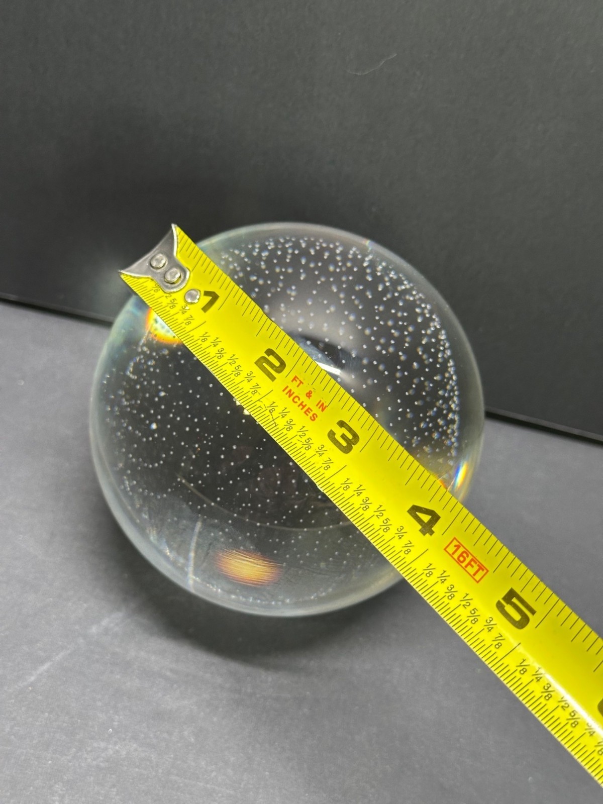 Vtg Great City Trader Controlled Bubble Geometric Glass Blown Paperweight 4″ DIA