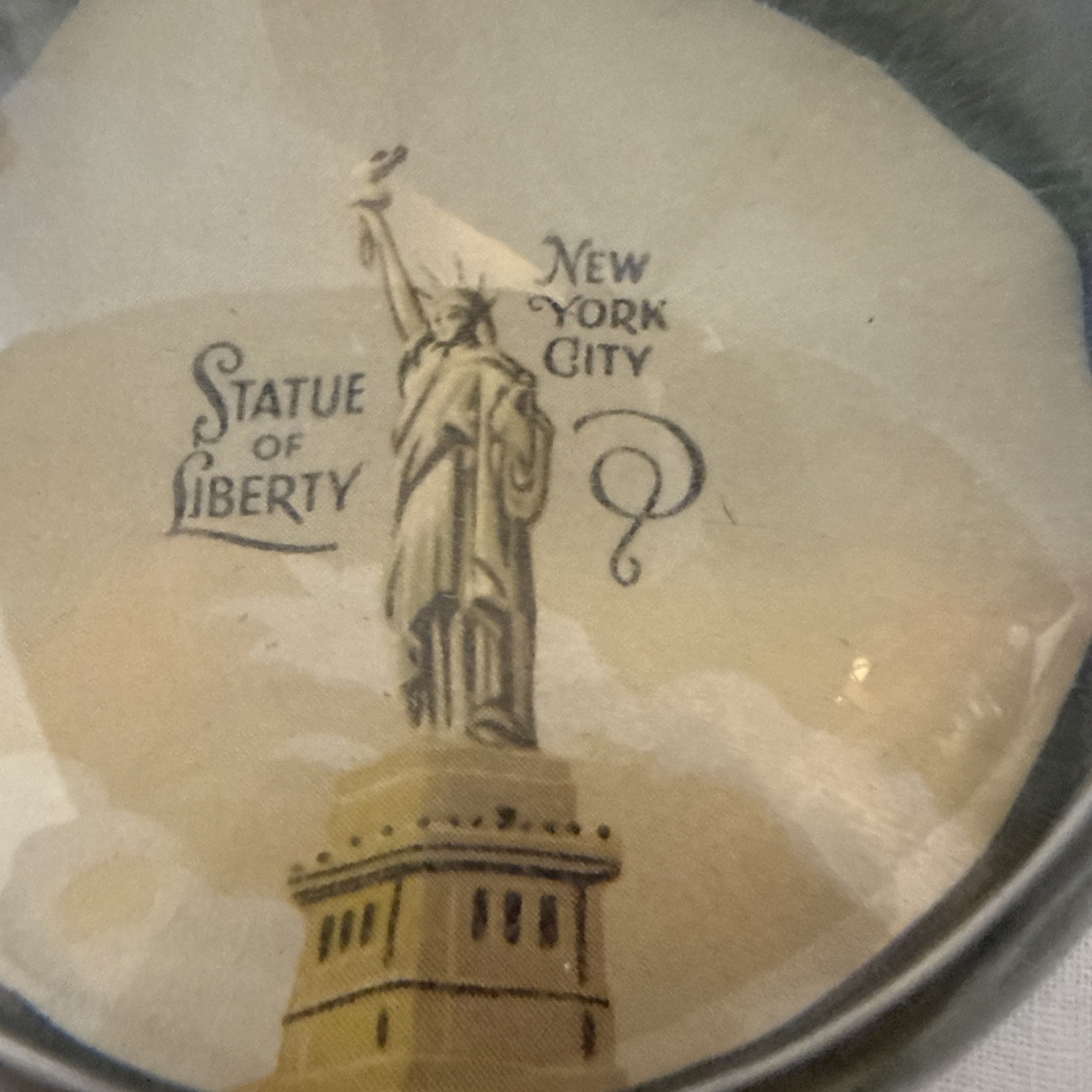 Stunning VN glass Paperweight Stature Of Liberty W/ Original Backing