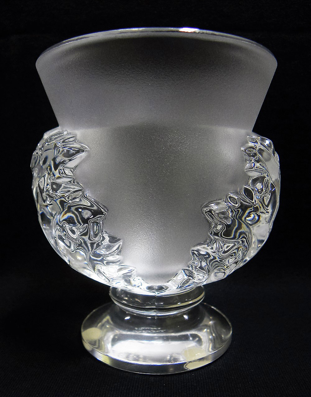 LALIQUE FRANCE ST. CLOUD HEAVY CRYSTAL FROSTED VASE WITH ACANTHOS LEAVES
