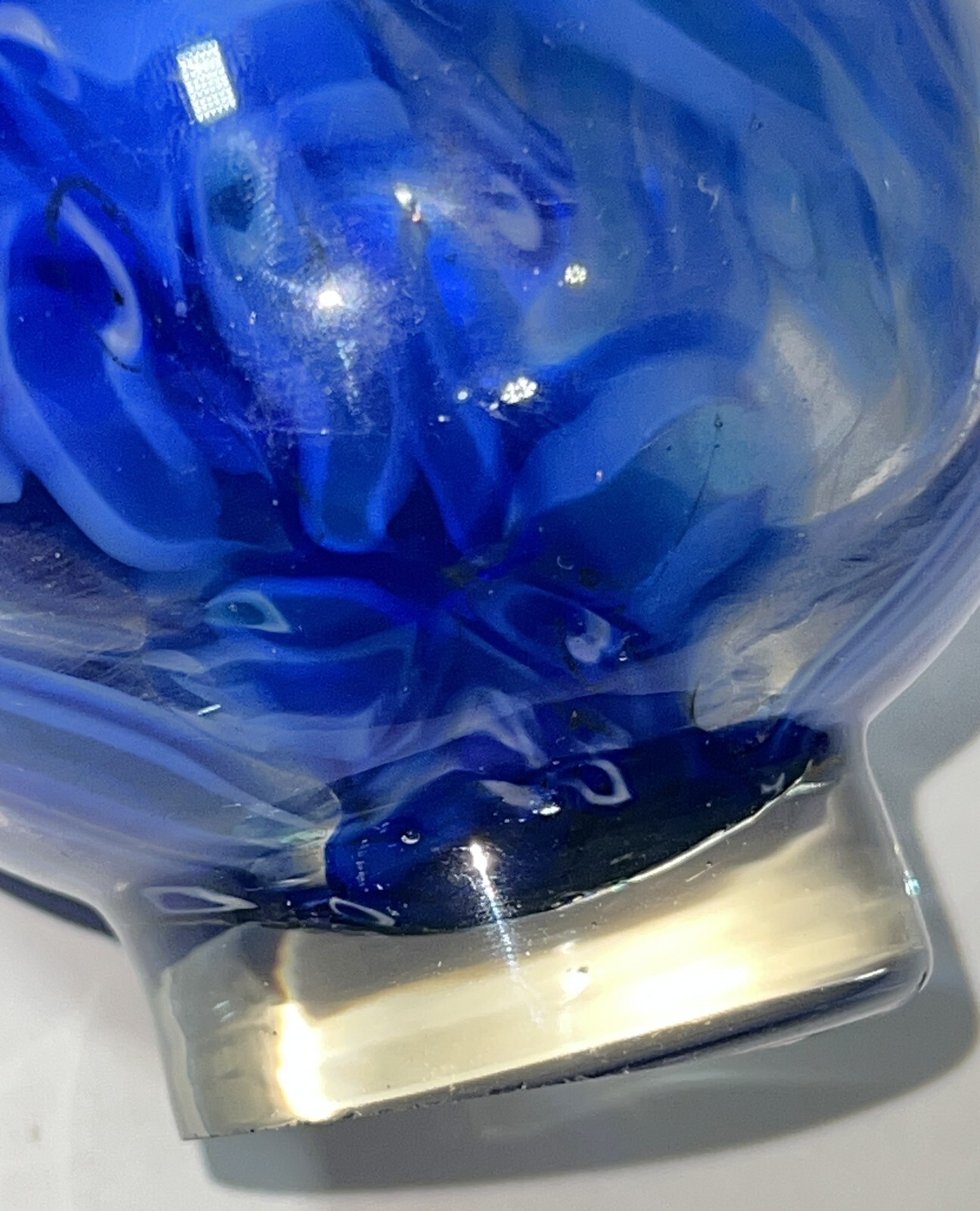 Vintage Cobalt Blue Clear White Hand Blown Art Glass Swirl Flower Vase 5 3/4″