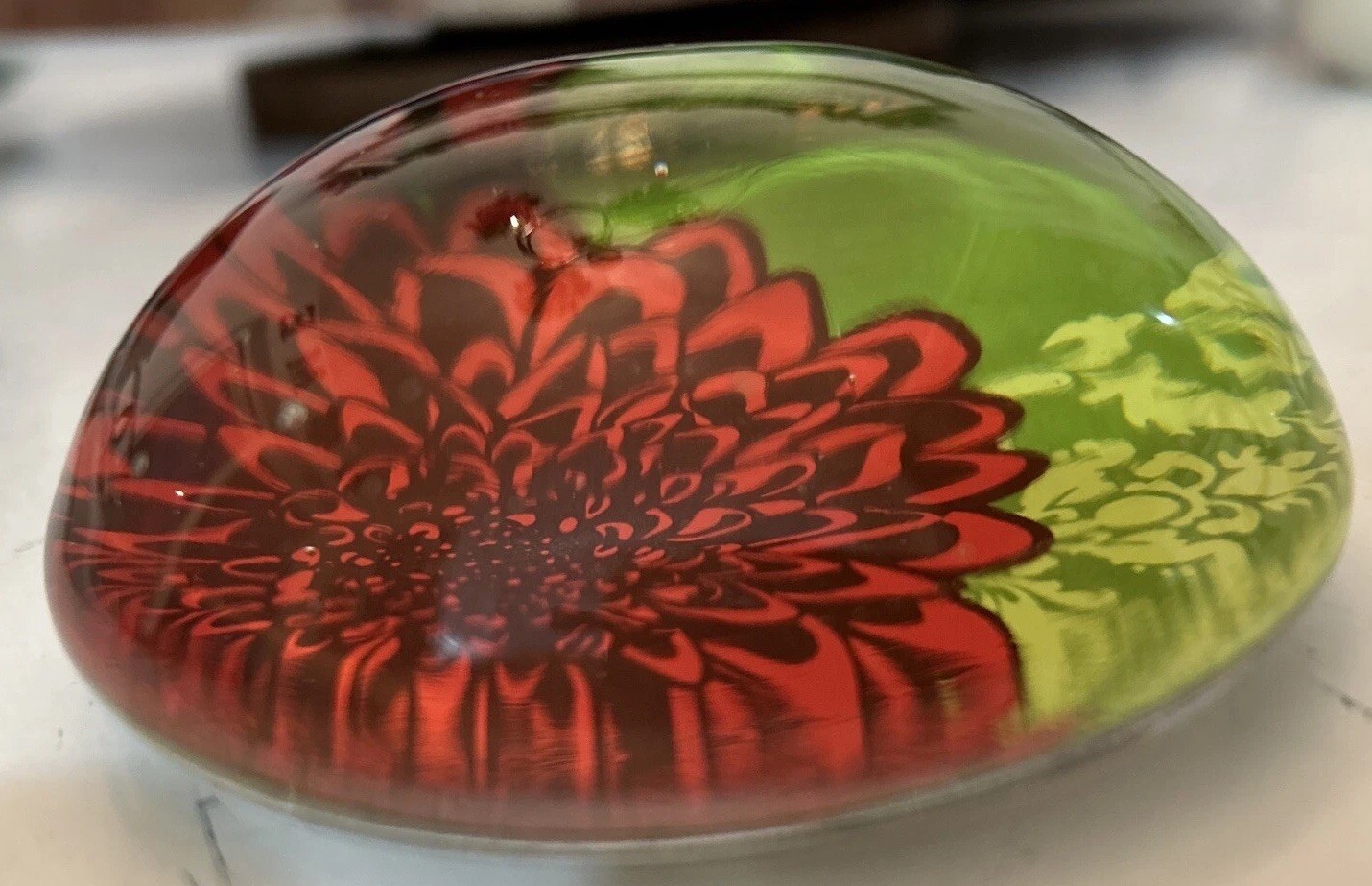 Paperweight Red Dahlia Flower Green Background Round 3.5″