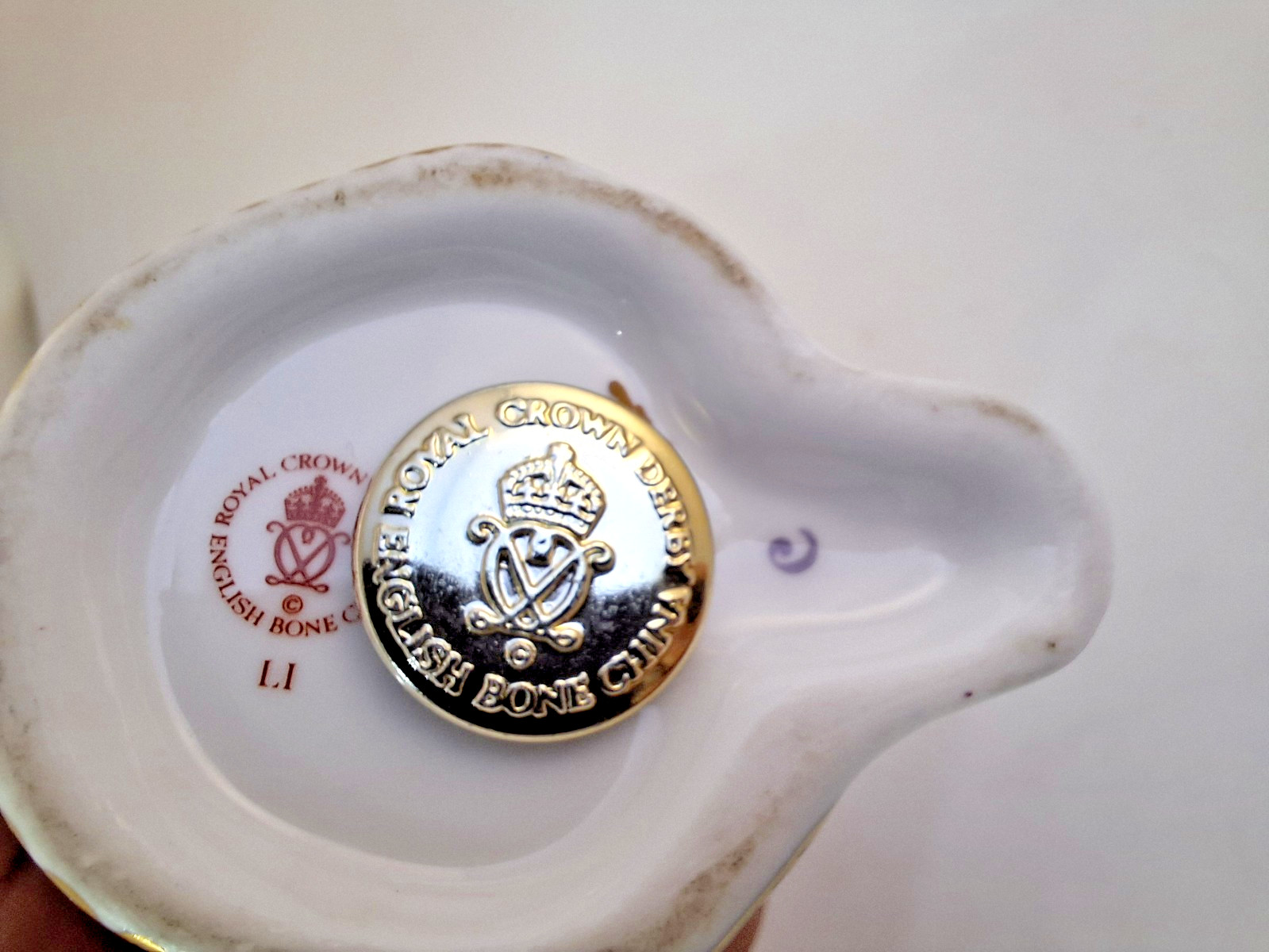 Royal Crown Derby Imari Paperweight Collection – Penguin – 5 1/4″