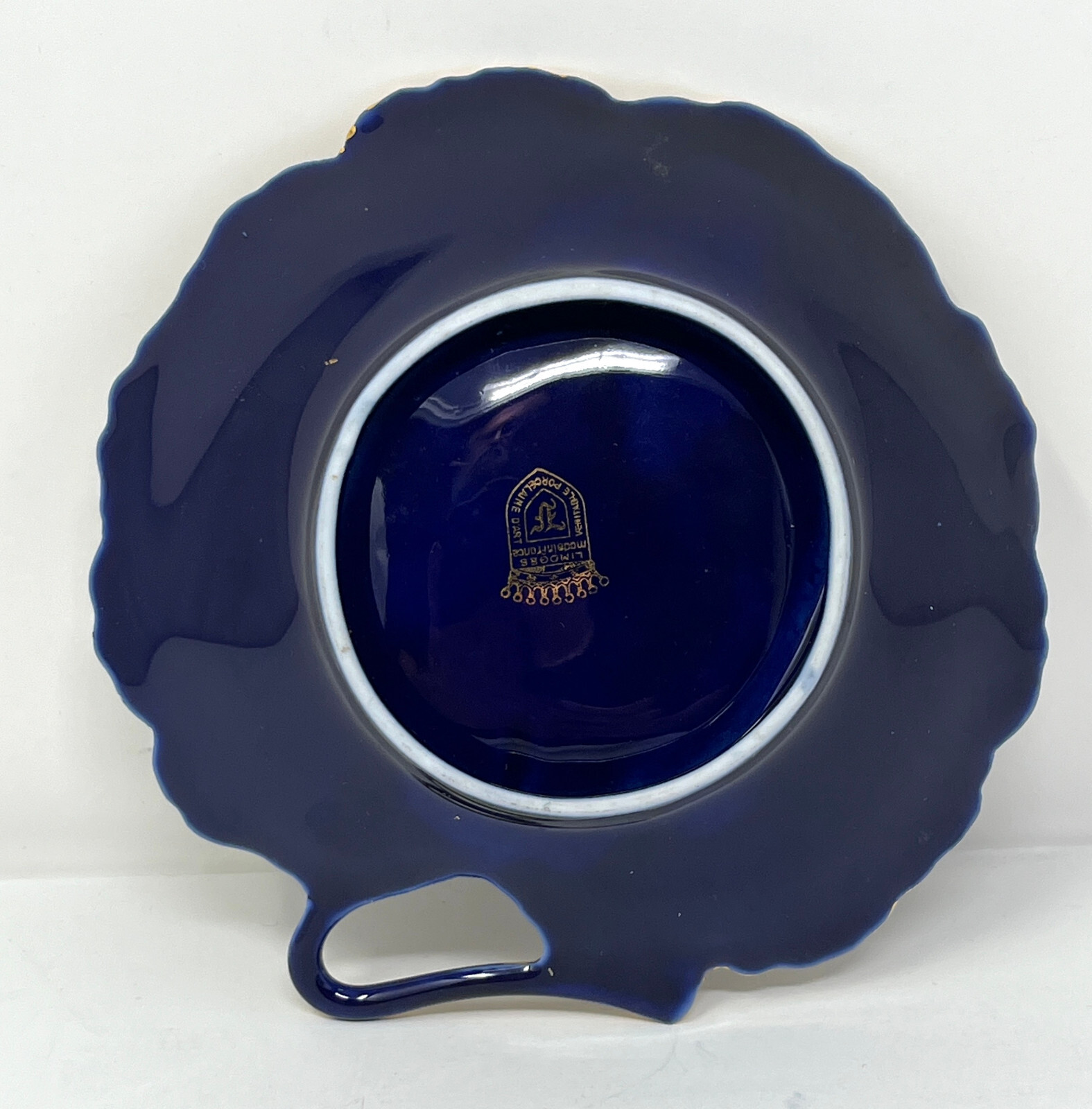 LIMOGES GOLD TRIMMED 5.75″ x 5.75″ PORCELAIN LEAF SHAPED TRINKET DISH