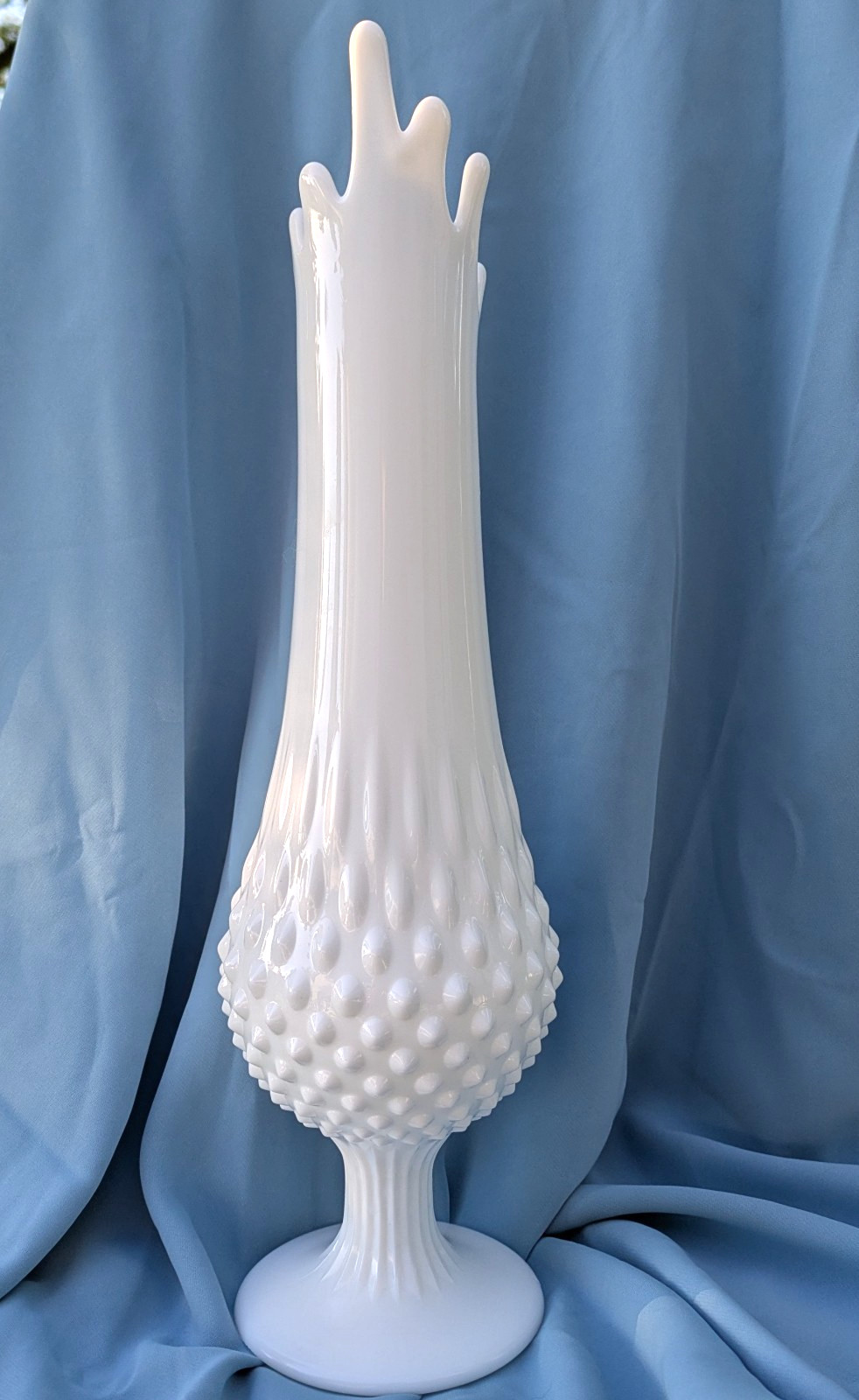 *READ* Vintage Fenton Milk Glass Hobnail Stretch Vase White Swung Pedestal 13″