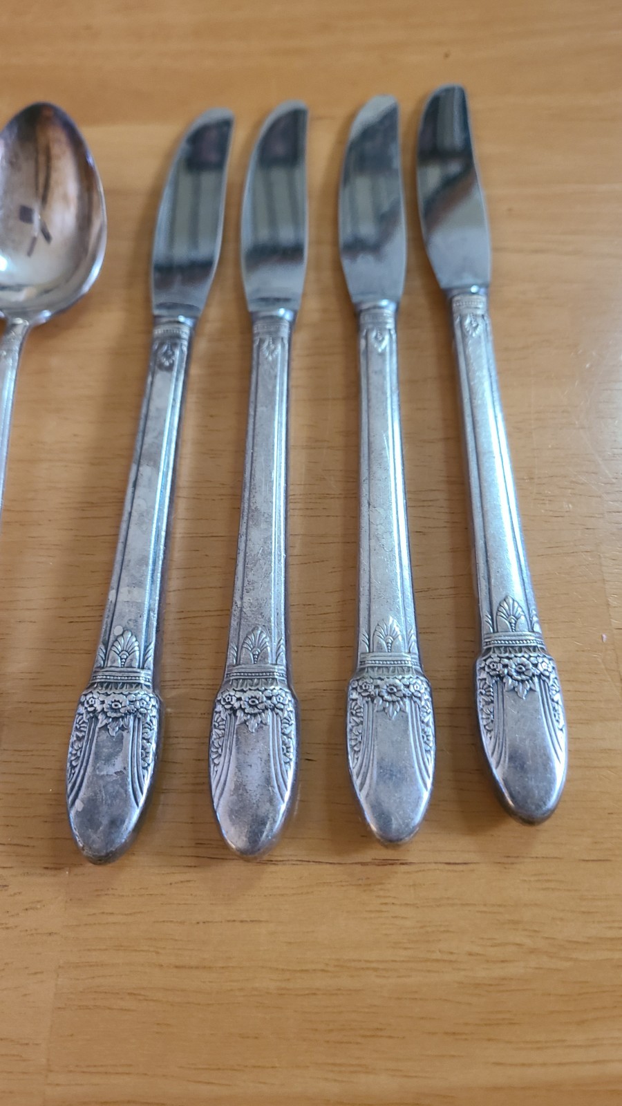 Rogers Bros First Love Silverplate 9 Piece 3 forks, 4 knives, 2 spoons