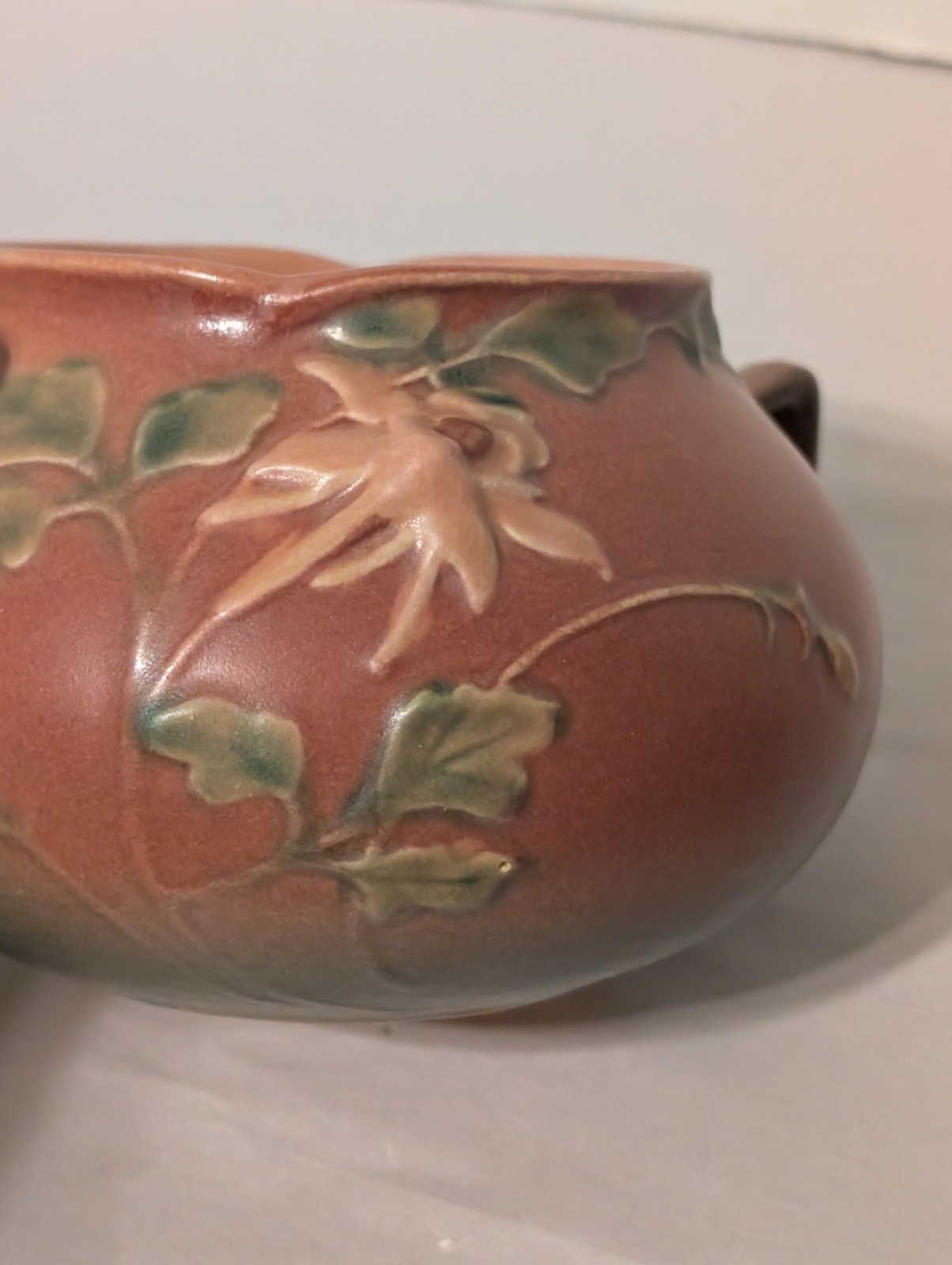 Vintage 1941 Roseville Pottery Bleeding Heart Paint/Gr. Planter Vase Pot #399-4