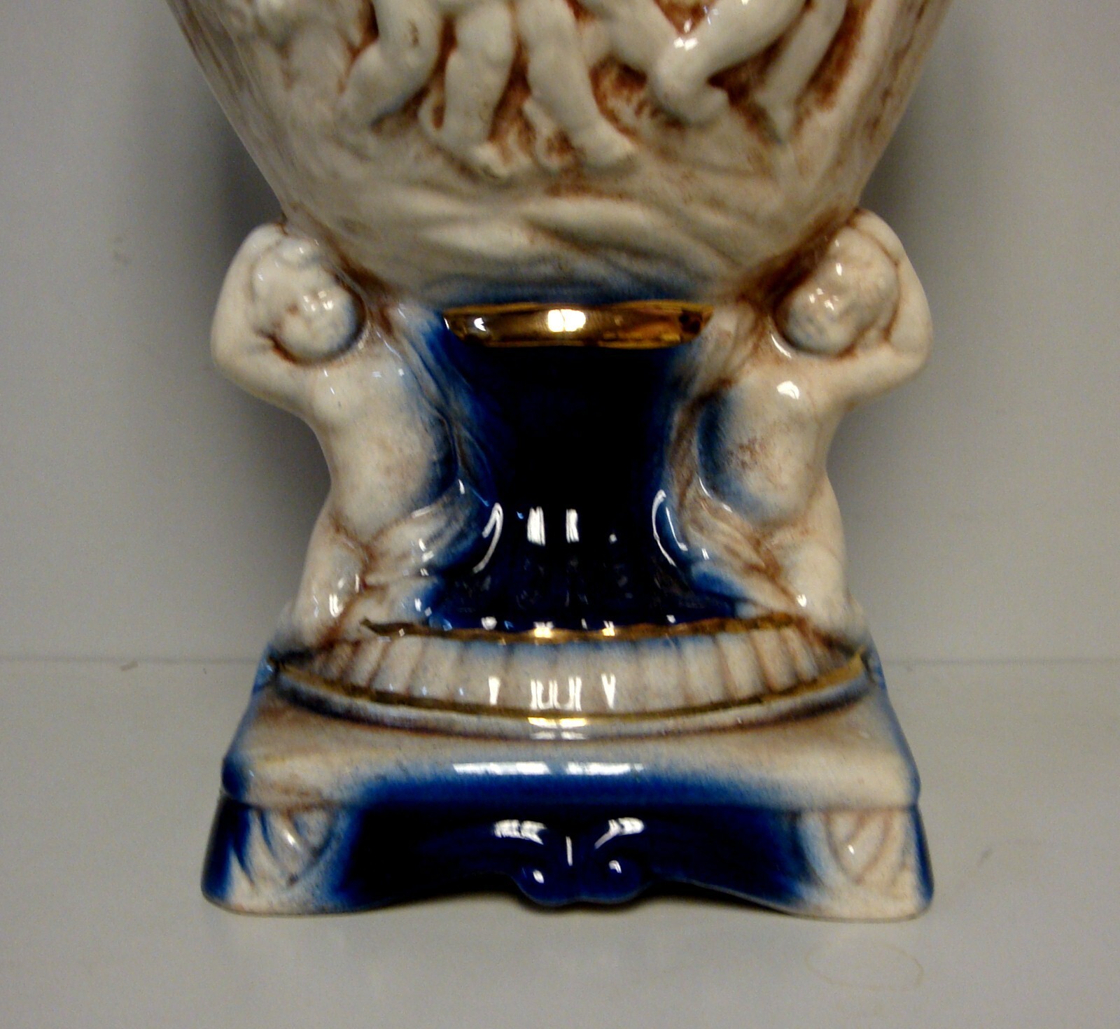 Capodimonte CHERUBS COBALT BLUE ACCENT 12-1/2″ Urn NUDE