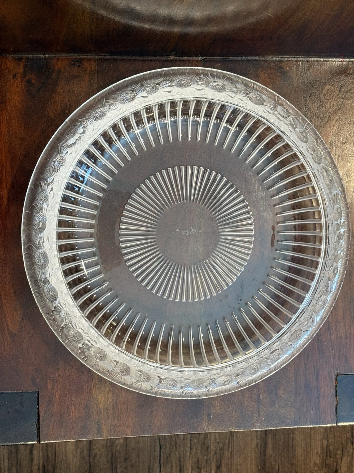 Antique French Art Deco Large Crystal Glass “Marguerites” Bowl by Lalique, 1930s