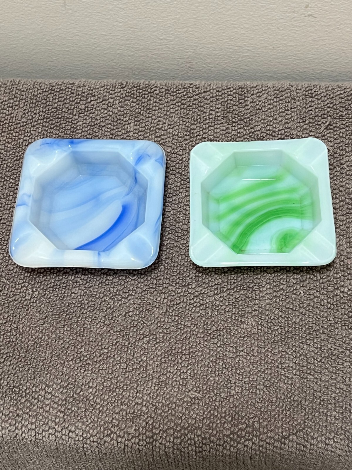 2 VINTAGE Akro Agate Blue/ Green & White Swirl Square Slag Glass Ashtray 1930’s