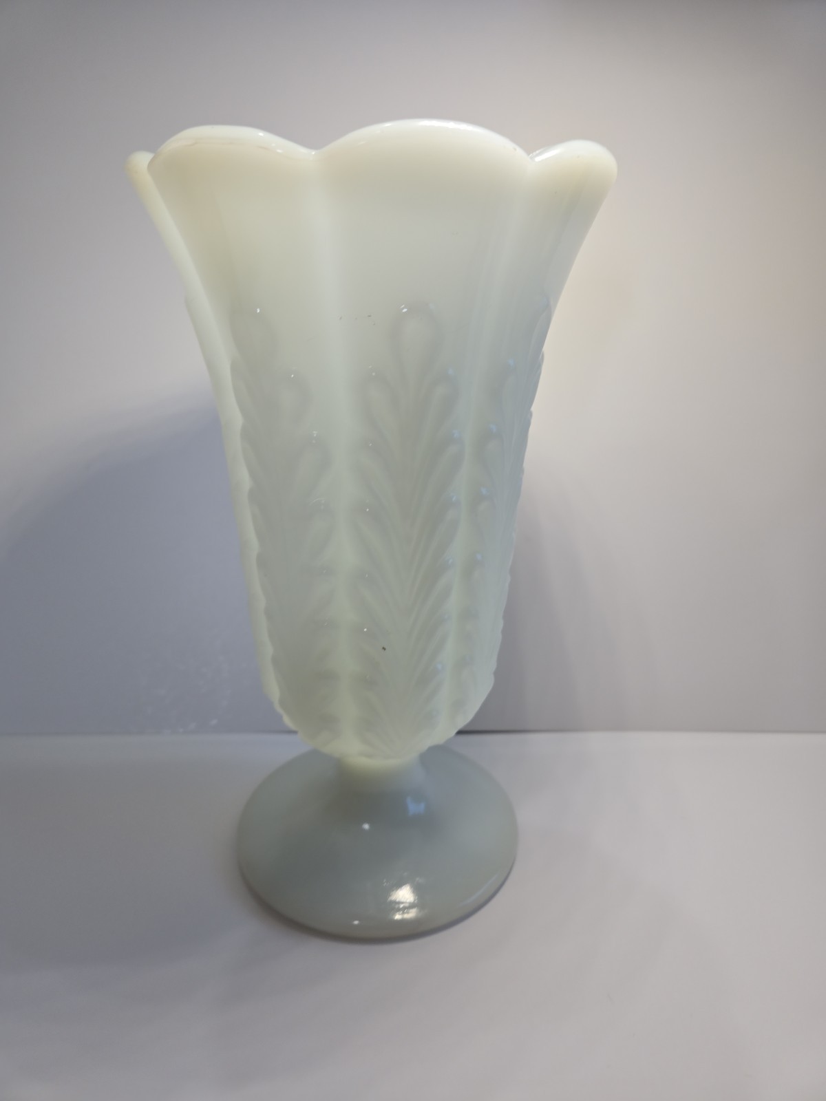 Vintage E.O.BRODY CO Large White Milk Glass Flower Fern Vase 9″ M5200 Cleveland