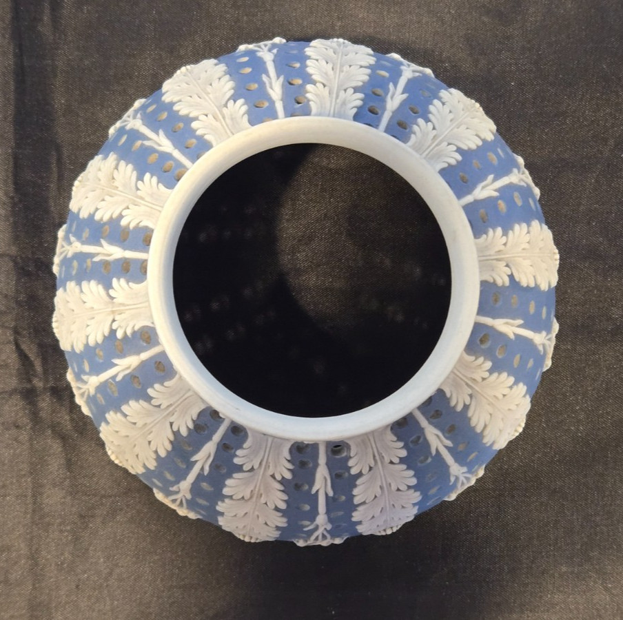 Wedgwood Jasperware Lamp Shade – Hightower Collection – Texas Exhibit 2012