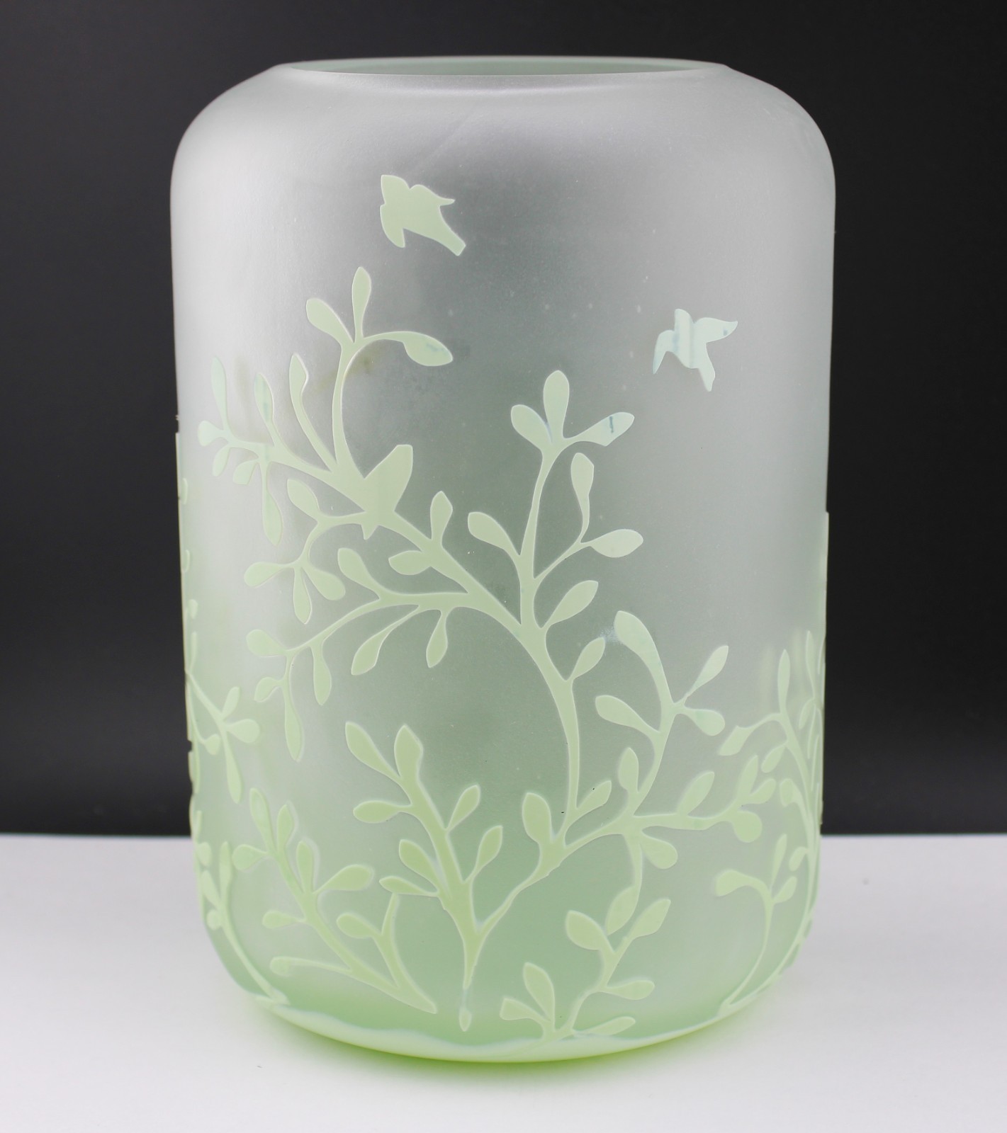 Vintage Peking Green White Cameo Glass Birds Trees 6.75″ Vase Forrest