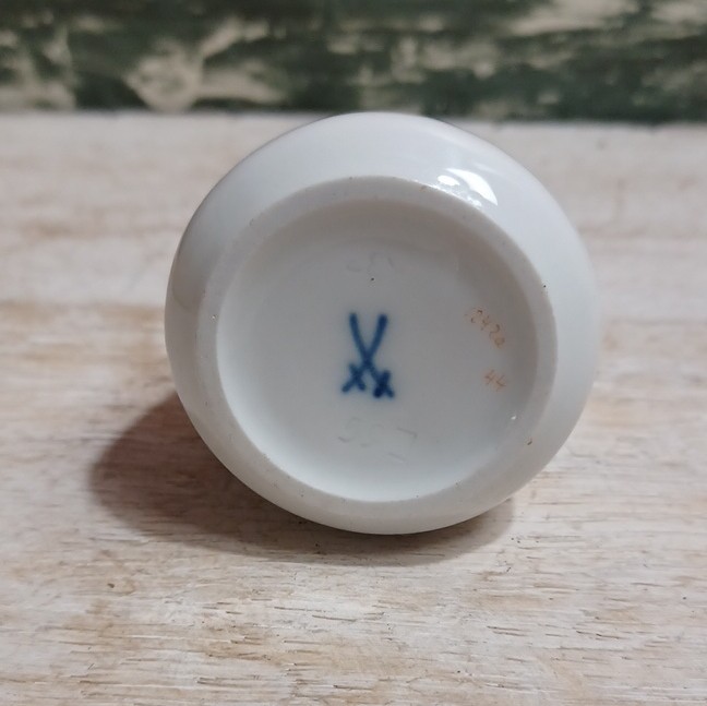 Meissen White Porcelain Bud Vase Glossy Floral 2 1/2″ Pattern Blue Yellow Green