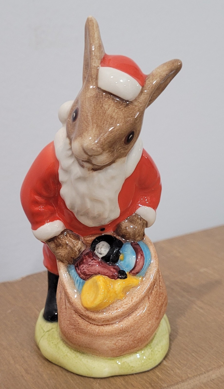 Royal Doulton Santa Bunnykins Happy Christmas Porcelain Figurine DB17