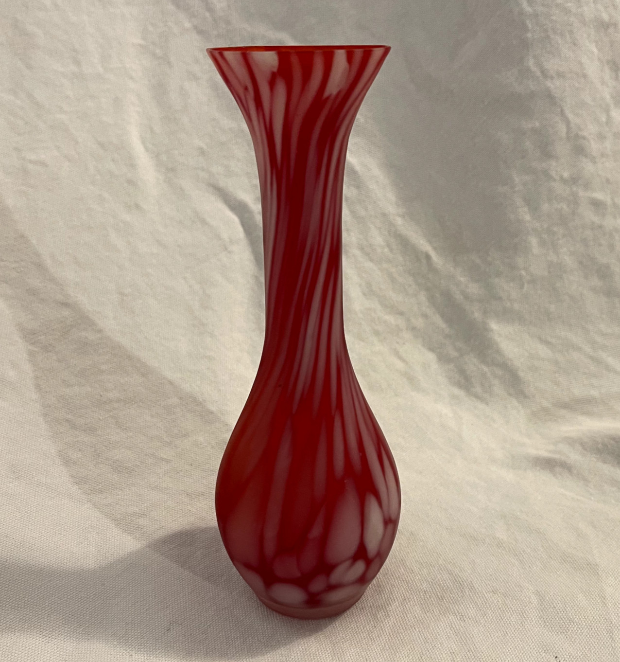 Small Vintage Red & White Frosted Abstract Art Glass Vase 7 5/8″H X 2.5″W
