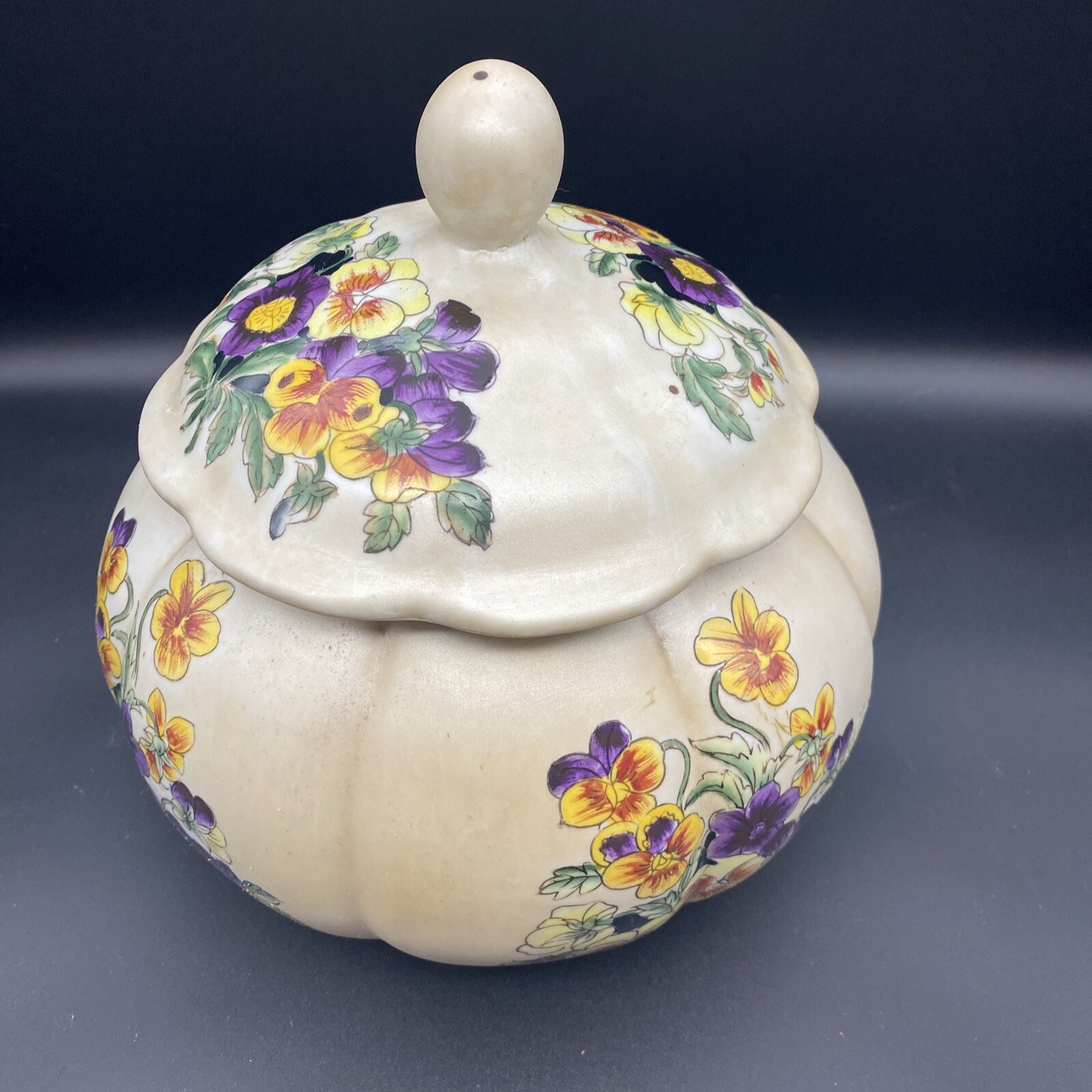 Cauldron Chinese Lid Vase Hand Painted 9-1/2″ Tall 5-1/2″ Base 5-5/16″ Opening