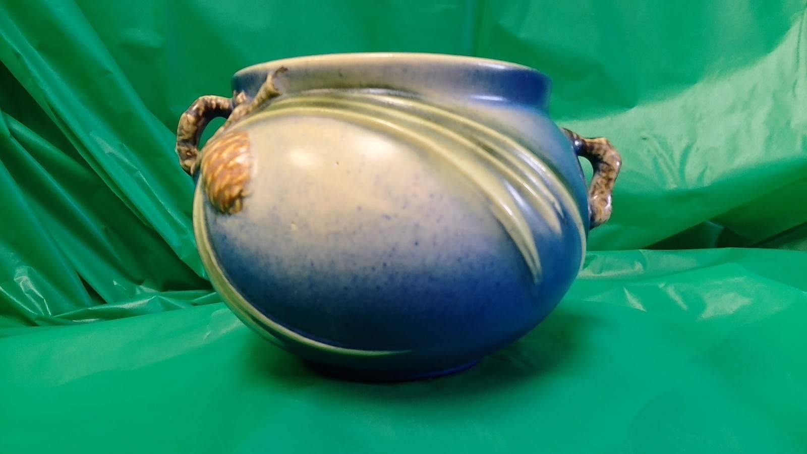 Rare Roseville Pottery Pine Cone Jardinare Pinecone 632-3″ Blue