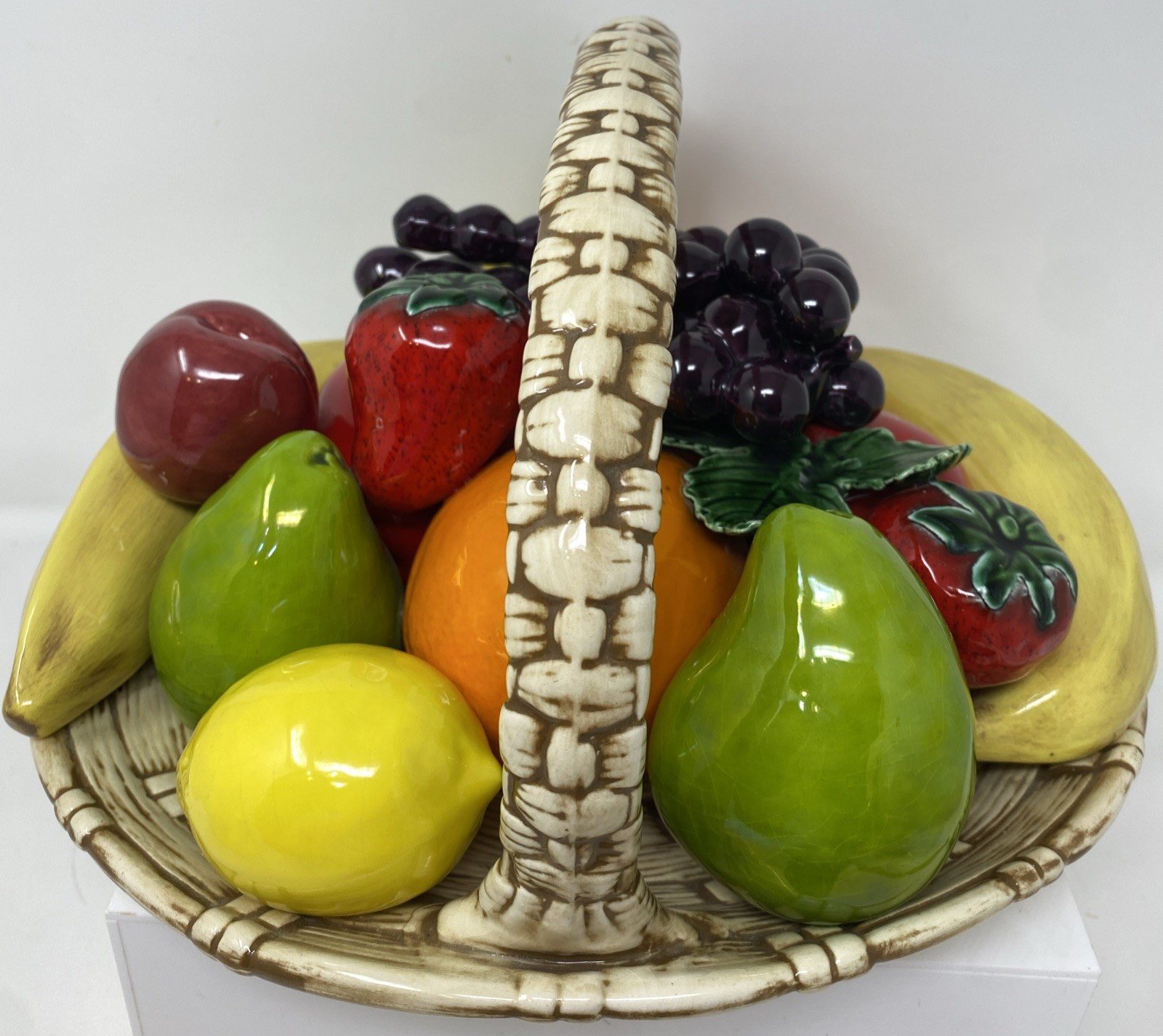 VTG 73’Atlantic Mold ceramic Realistic Glazed Fruit Lattice basket RARE !
