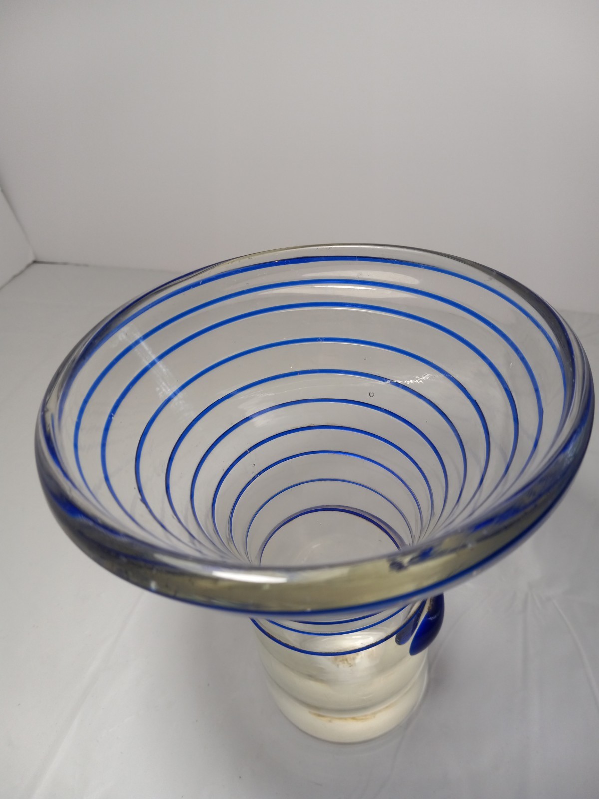 Hand Blown Art Glass Vase 5.5″ Tall With Cobalt Blue Swirl 5″ Wide. Decor Flower