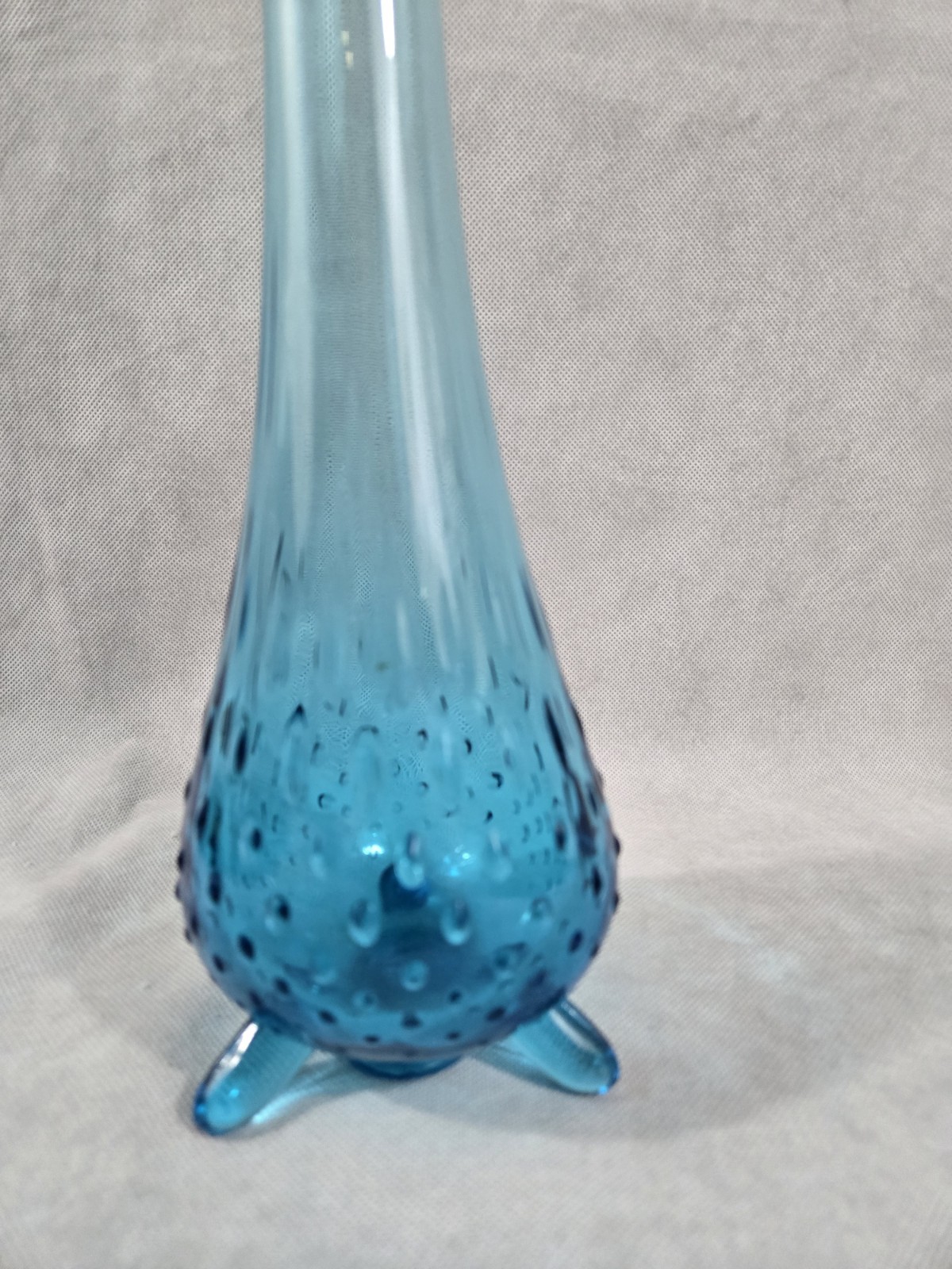 LE Smith Blue Hobnail Swung Vase 16.5″ Three Toed Base PLEASE READ DESCRIPTION