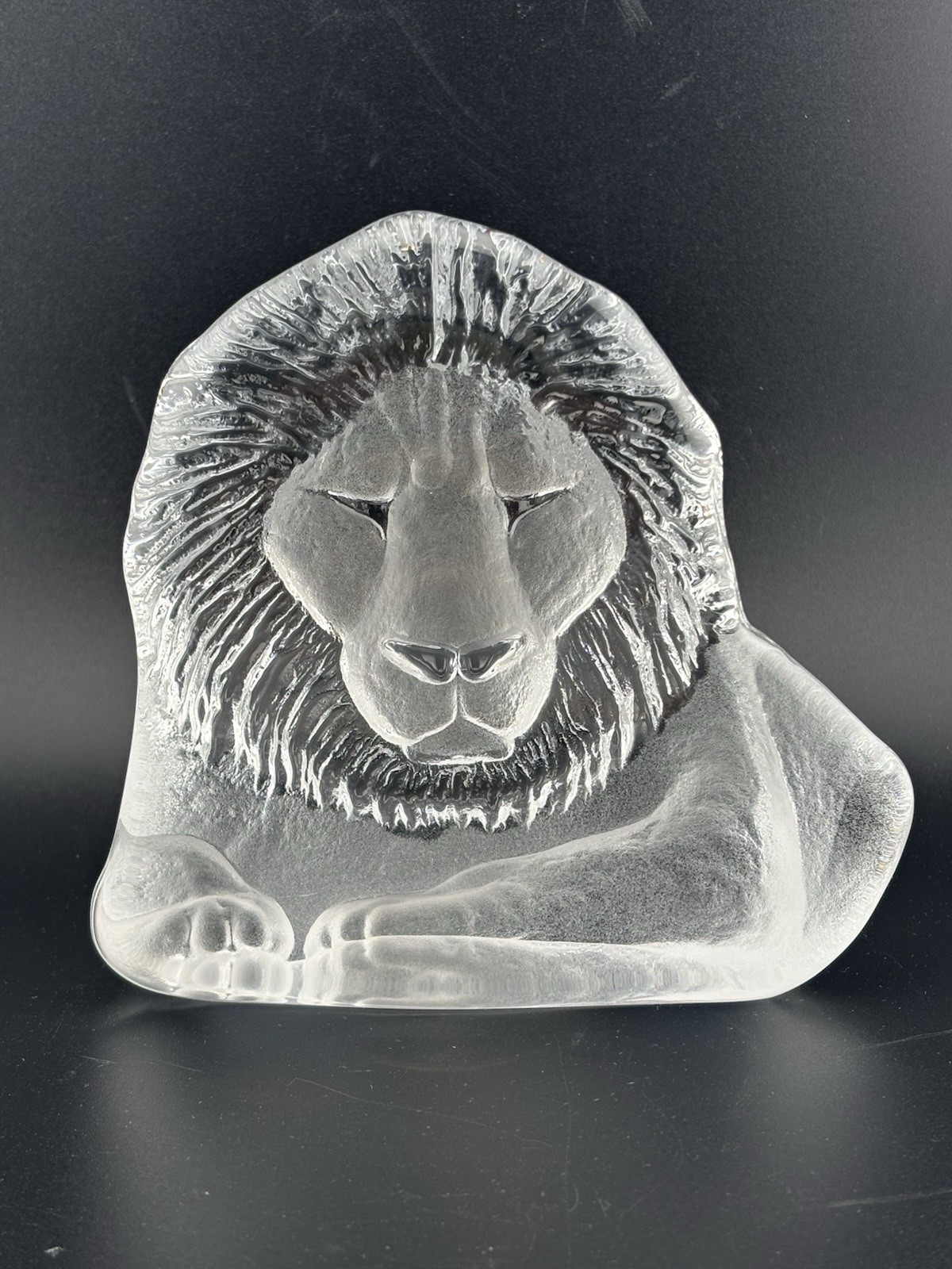 Mats Jonasson Sweden 5.5″ Lion Crystal Paperweight Bookend Signed 2.11 Lbs
