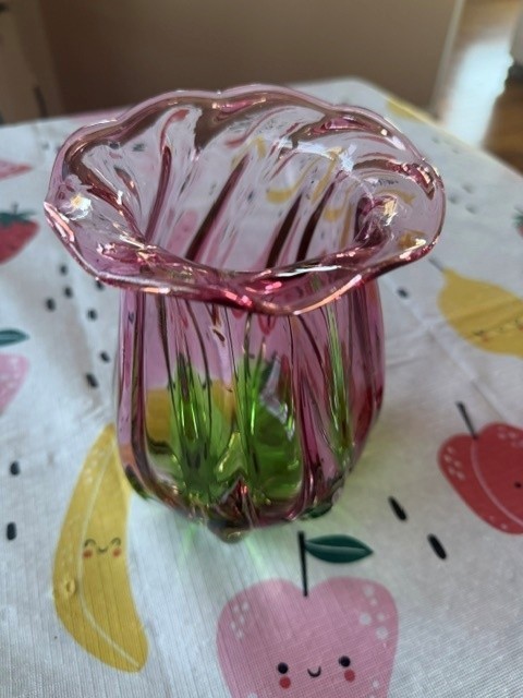 Beautiful Art Glass Tulip Vace Deep Pink And Green Color