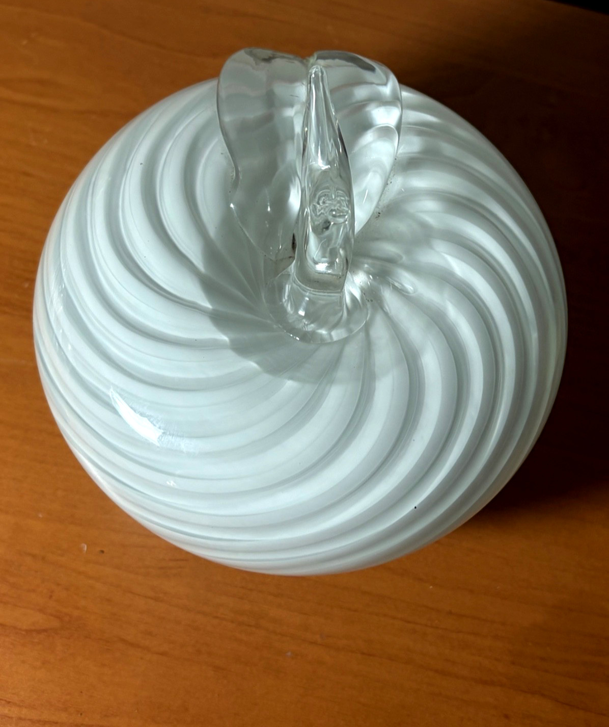 Vtg MURANO Hand Blown White/Clear Swirl Apple Figurine Paperweight 6″ Italy 1970