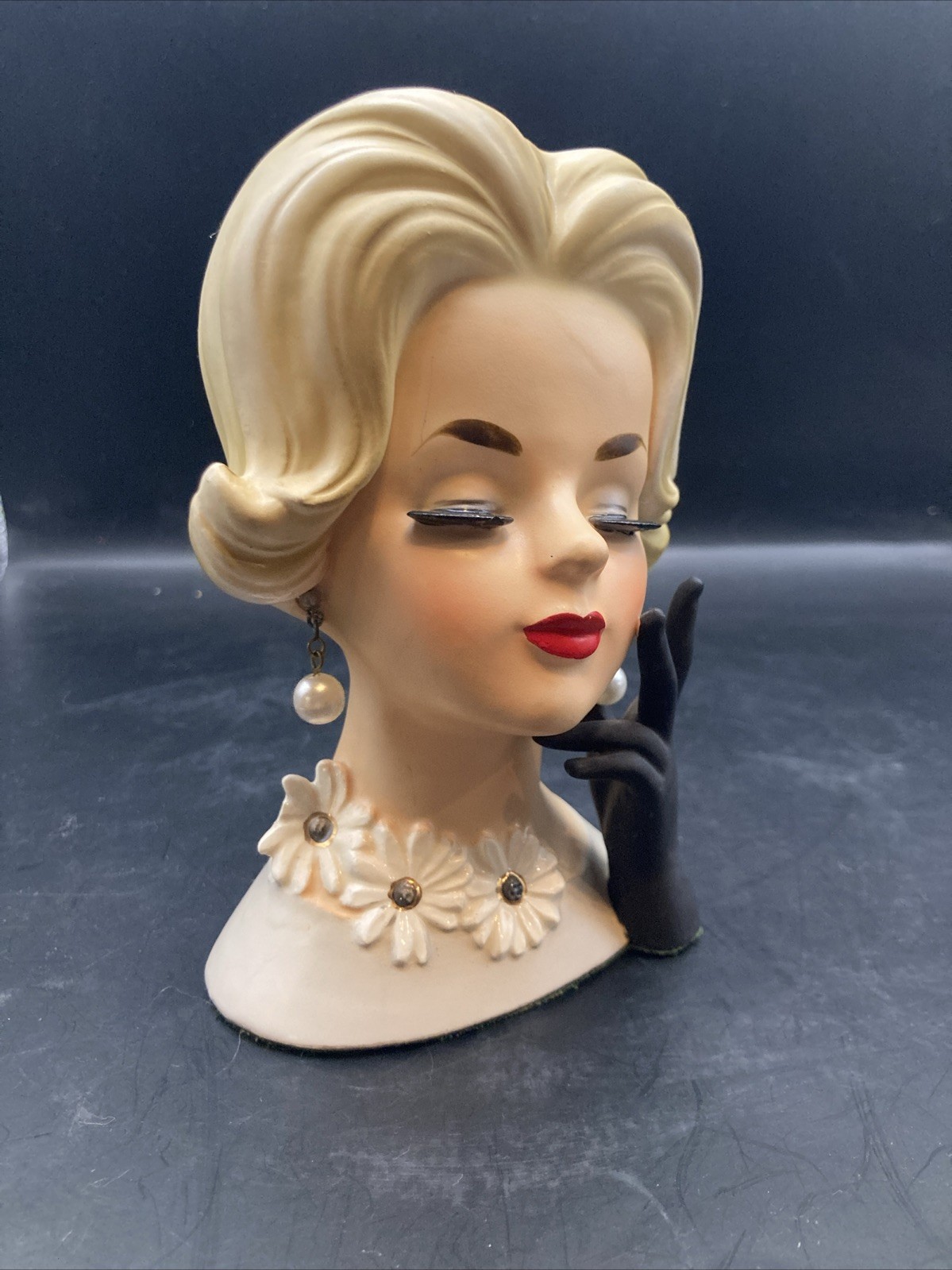 VINTAGE EHTF 7-1/4″ NAPCOWARE C6429 GRAY GLOVED LADY HEAD VASE