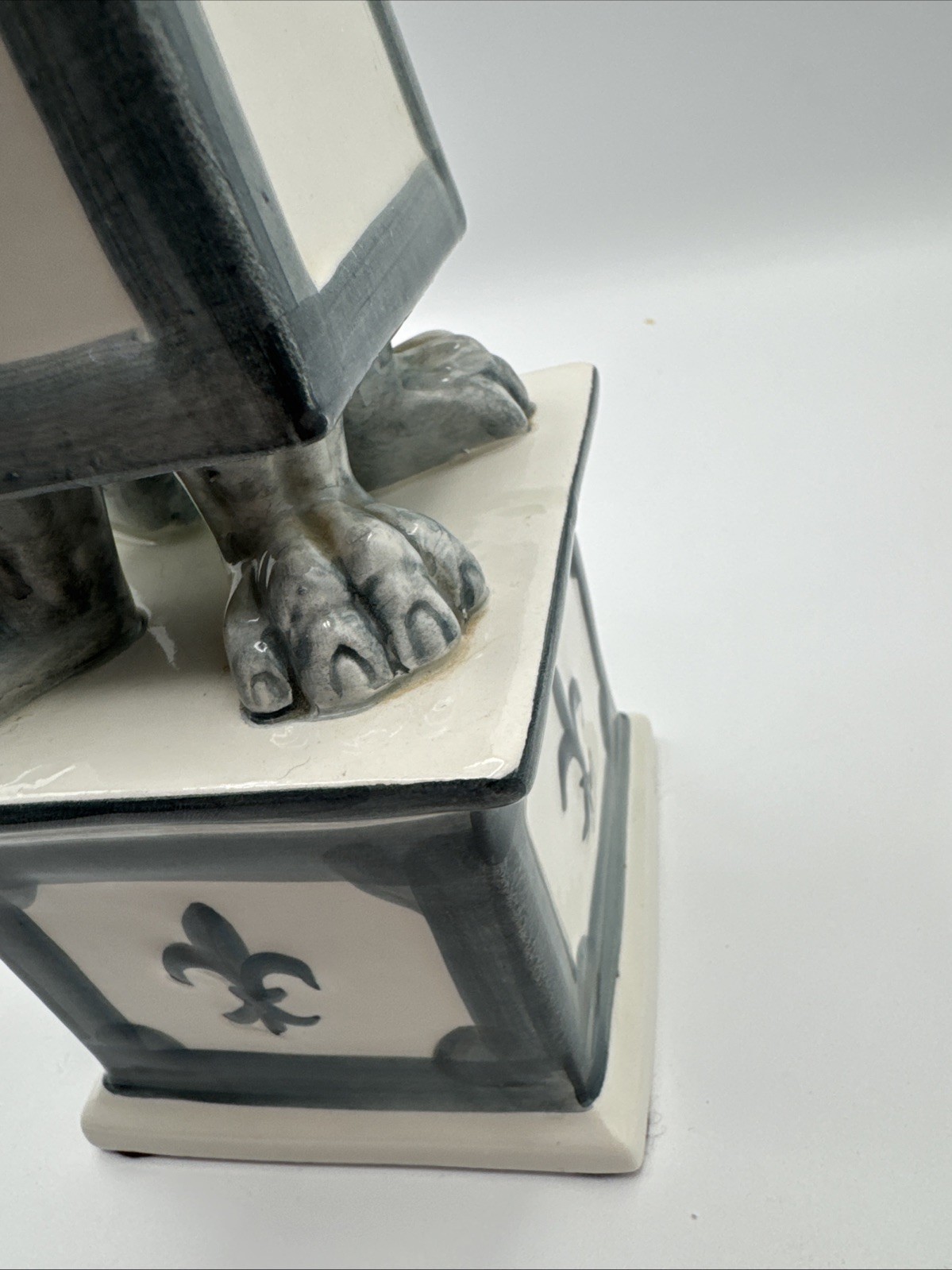 1960s Italian Ceramic White Obelisk Paw Feet 18 3/4 Inches