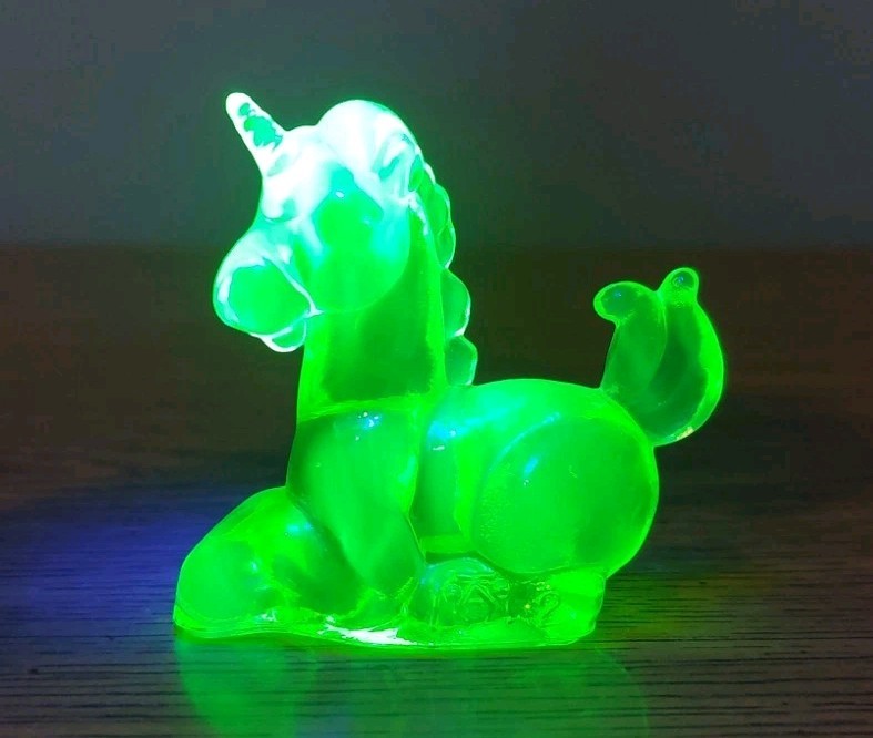 Vintage BOYD Uranium Vaseline Unicorn Yellow Opalescent Glass Mint Condition !!