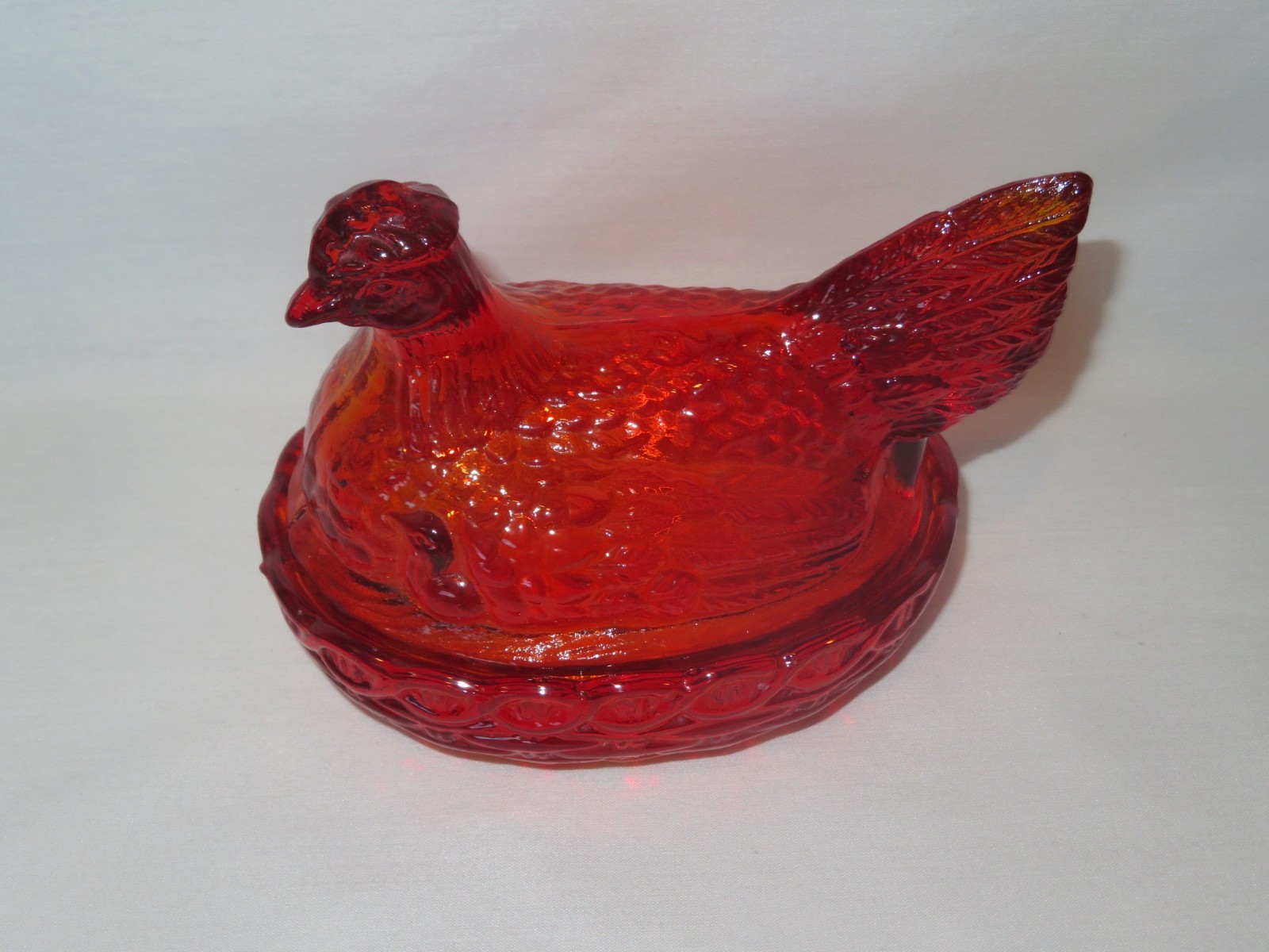 VINTAGE LE. SMITH 6″ RED FLAME HEN ON NEST w/ BABY CHICKS (AWESOME CADMIUM GLOW)