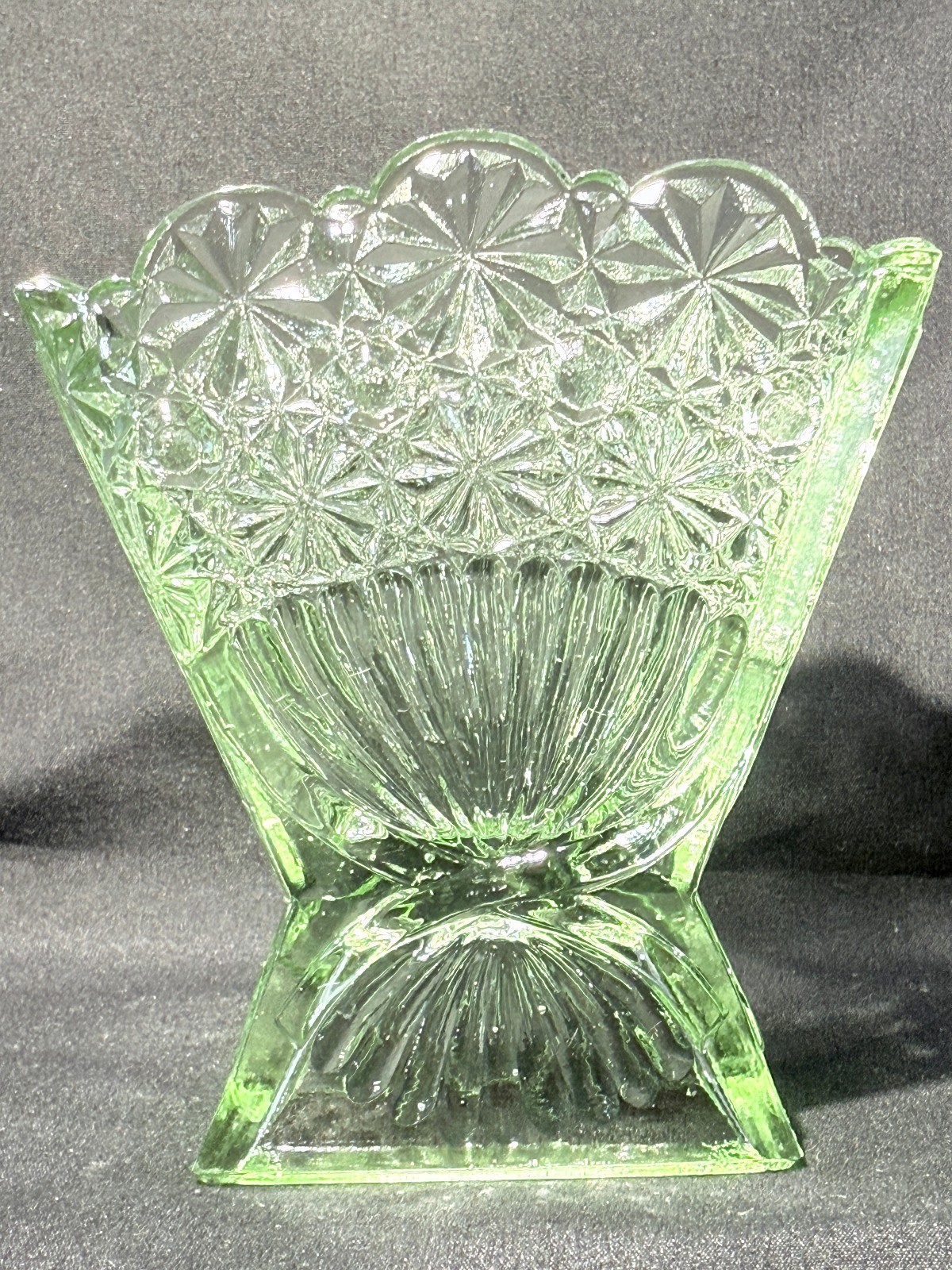 Green Vaseline glass Daisy & button pattern flower fan bud vase uranium selenium