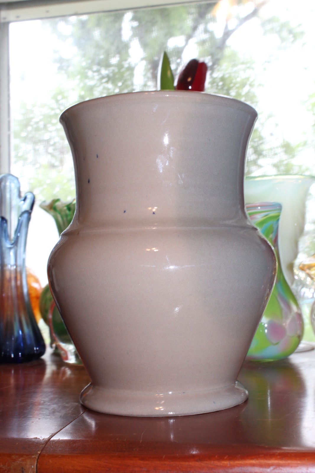 Signed Tom Kendall Studio Art Pottery Glazed Clay Vase Pretty Warm Colors 9.25″